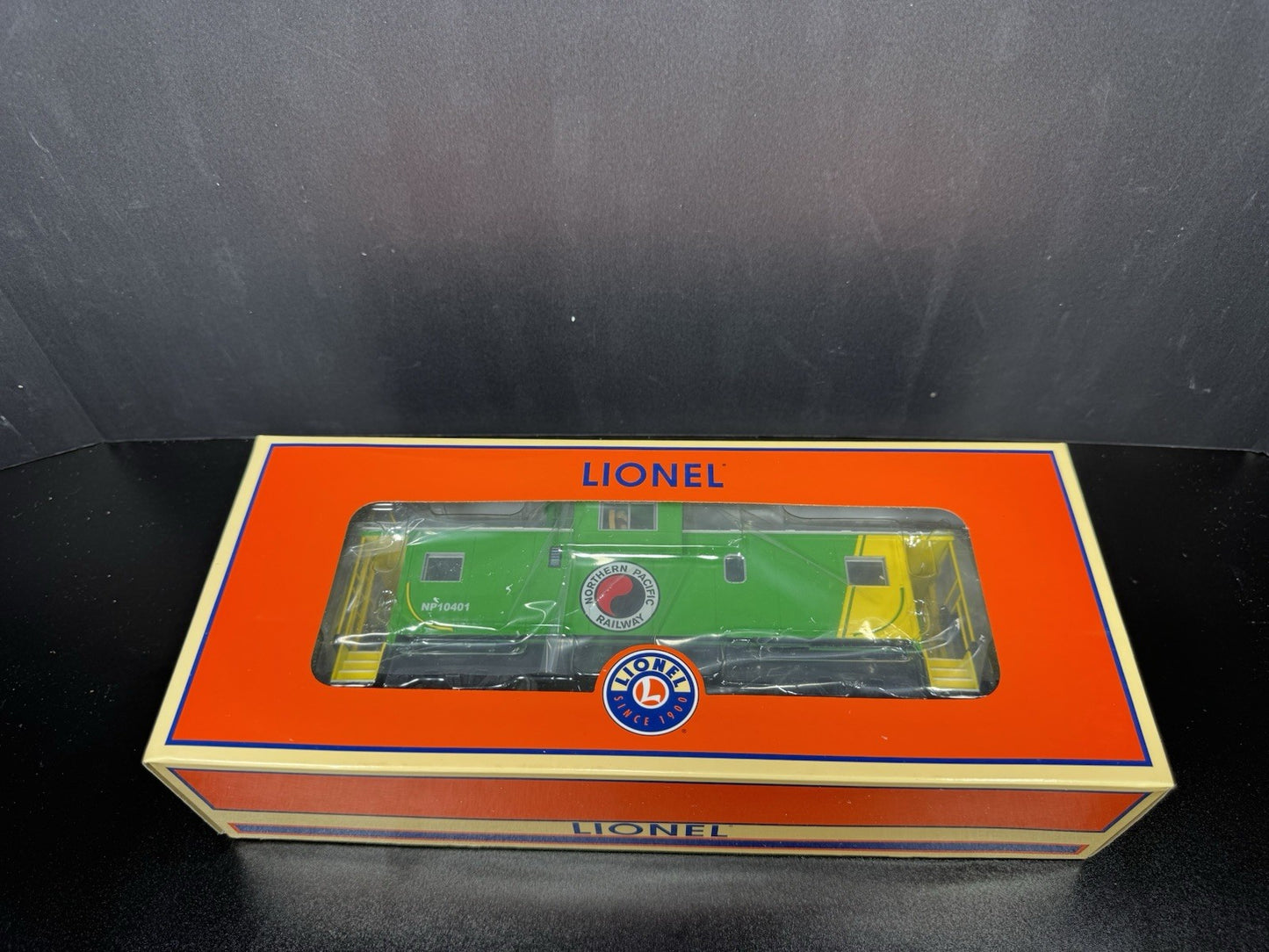 Lionel 2226170 Northern Pacific NP CupolaCam caboose #10401 LNIB10