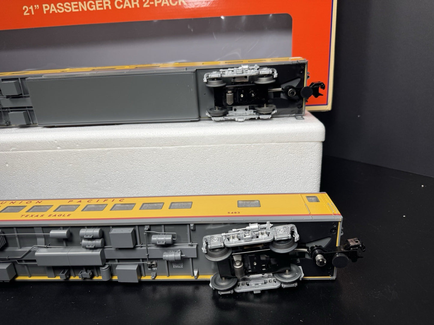 Lionel 1927050 Union Pacific UP 21" excursion 2-car expansion set LNIB12