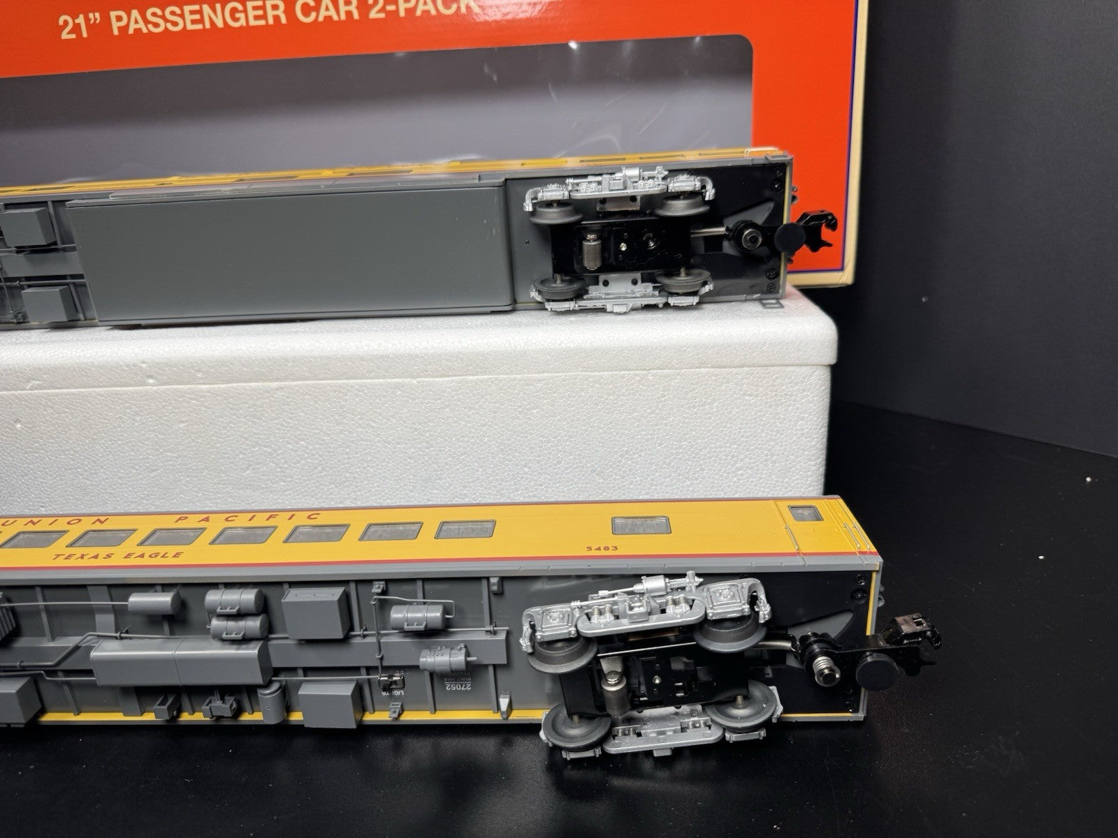 Lionel 1927050 Union Pacific UP 21" excursion 2-car expansion set LNIB12
