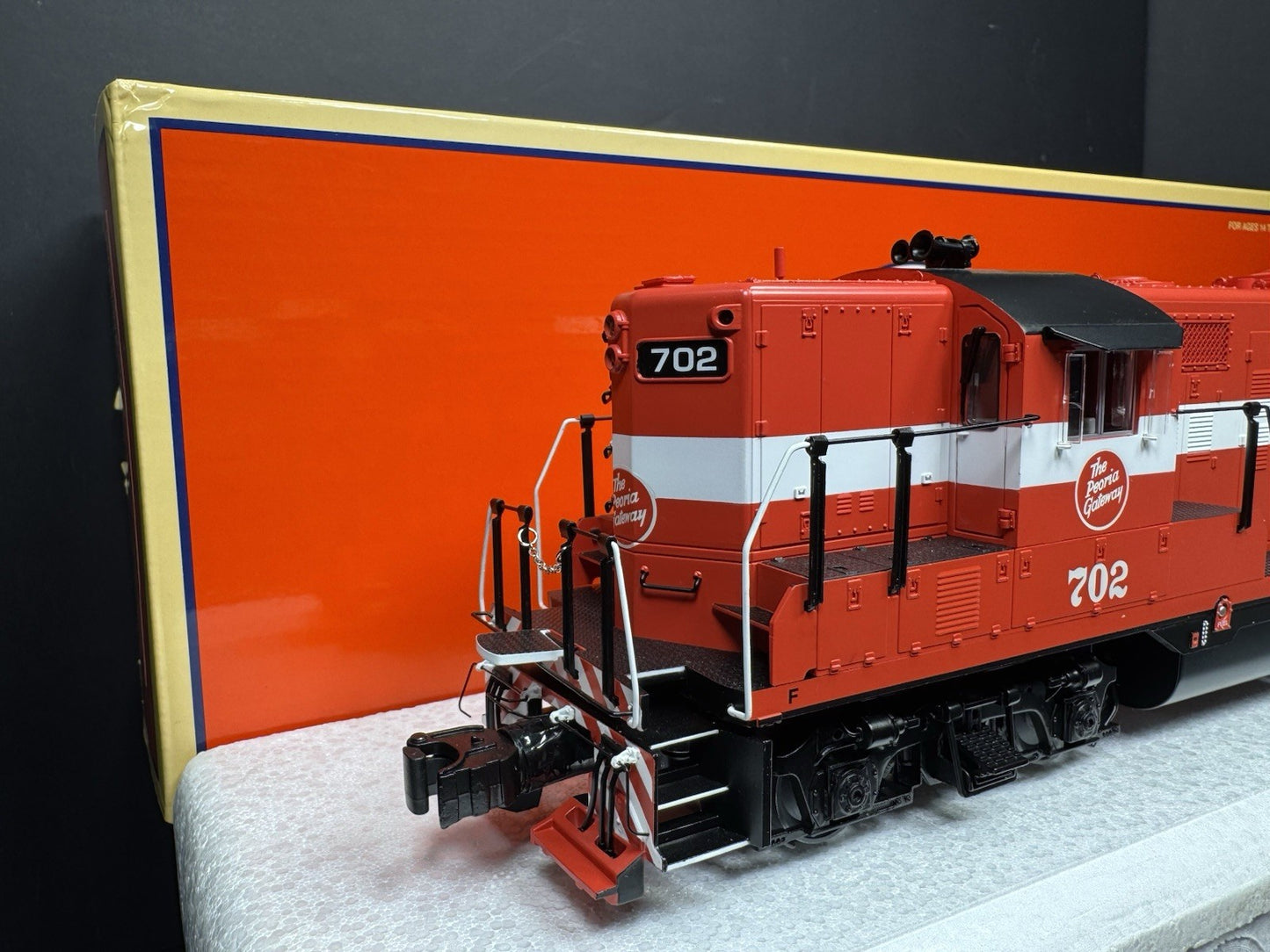 Lionel LEGACY 2433381 Minneapolis & St Louis GP9 diesel engine #702 LNIB1