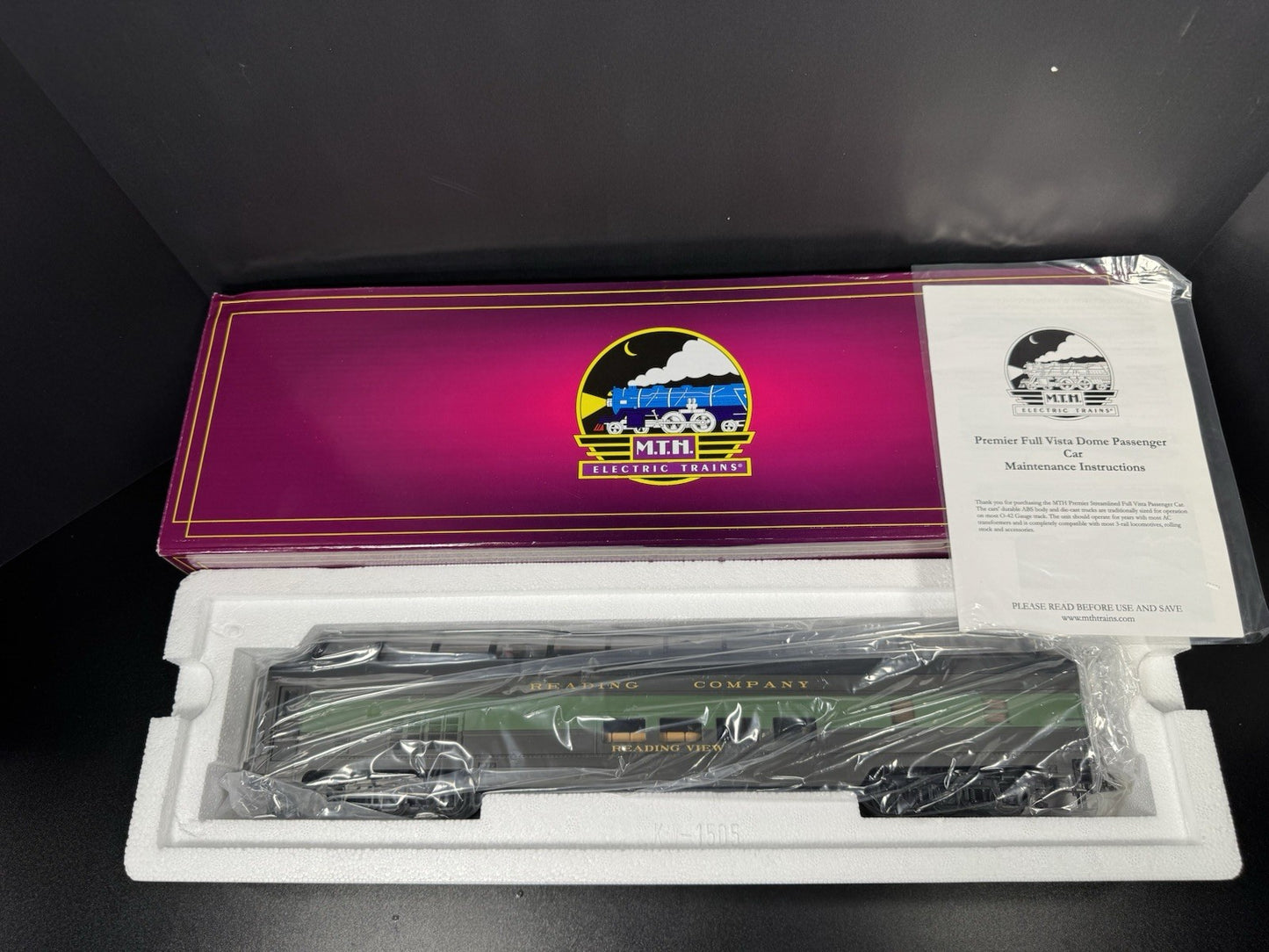 MTH 20-64211 Reading 70' streamlined full-length vista dome passenger car LNIB13