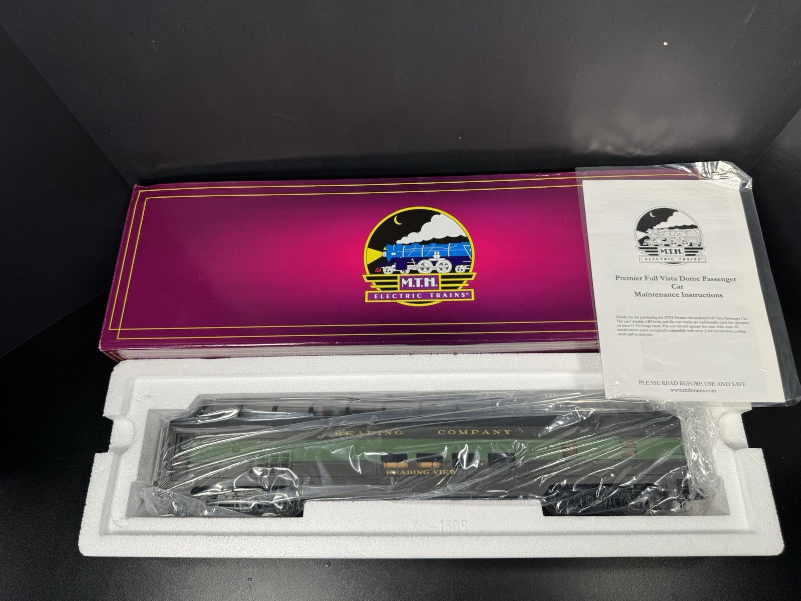 MTH 20-64211 Reading 70' streamlined full-length vista dome passenger car LNIB13