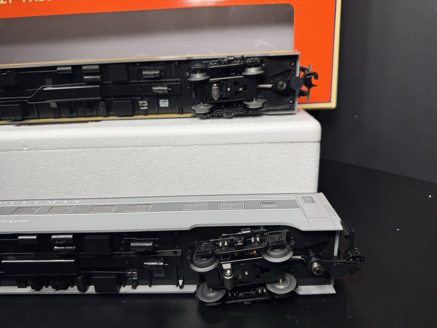 Lionel 2027500 Union Pacific UP Pennsylvania PRR 21" passenger car 2-pack LNIB12