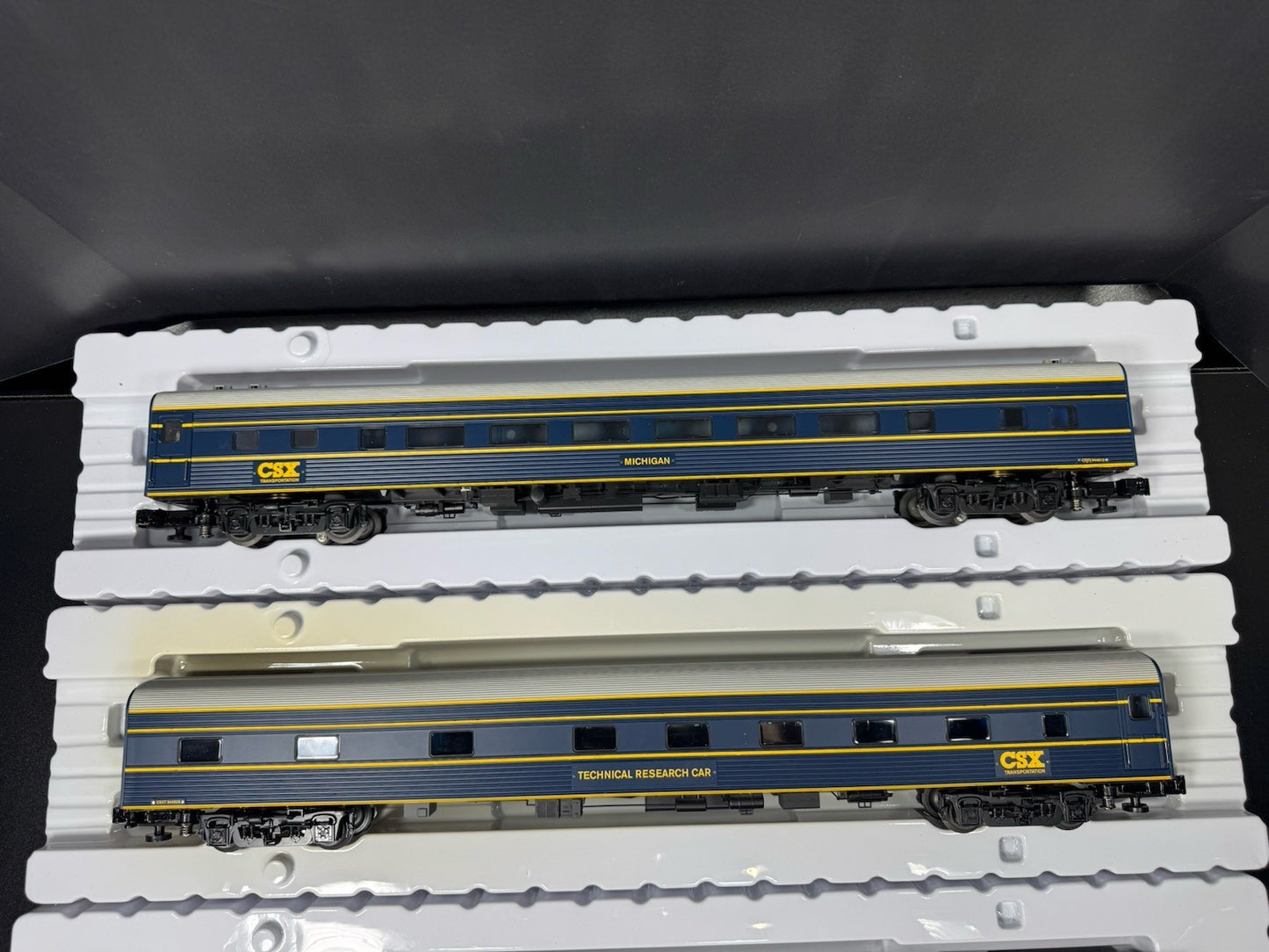 Lionel 6-83120 CSX 21" passenger 4-car set EX2