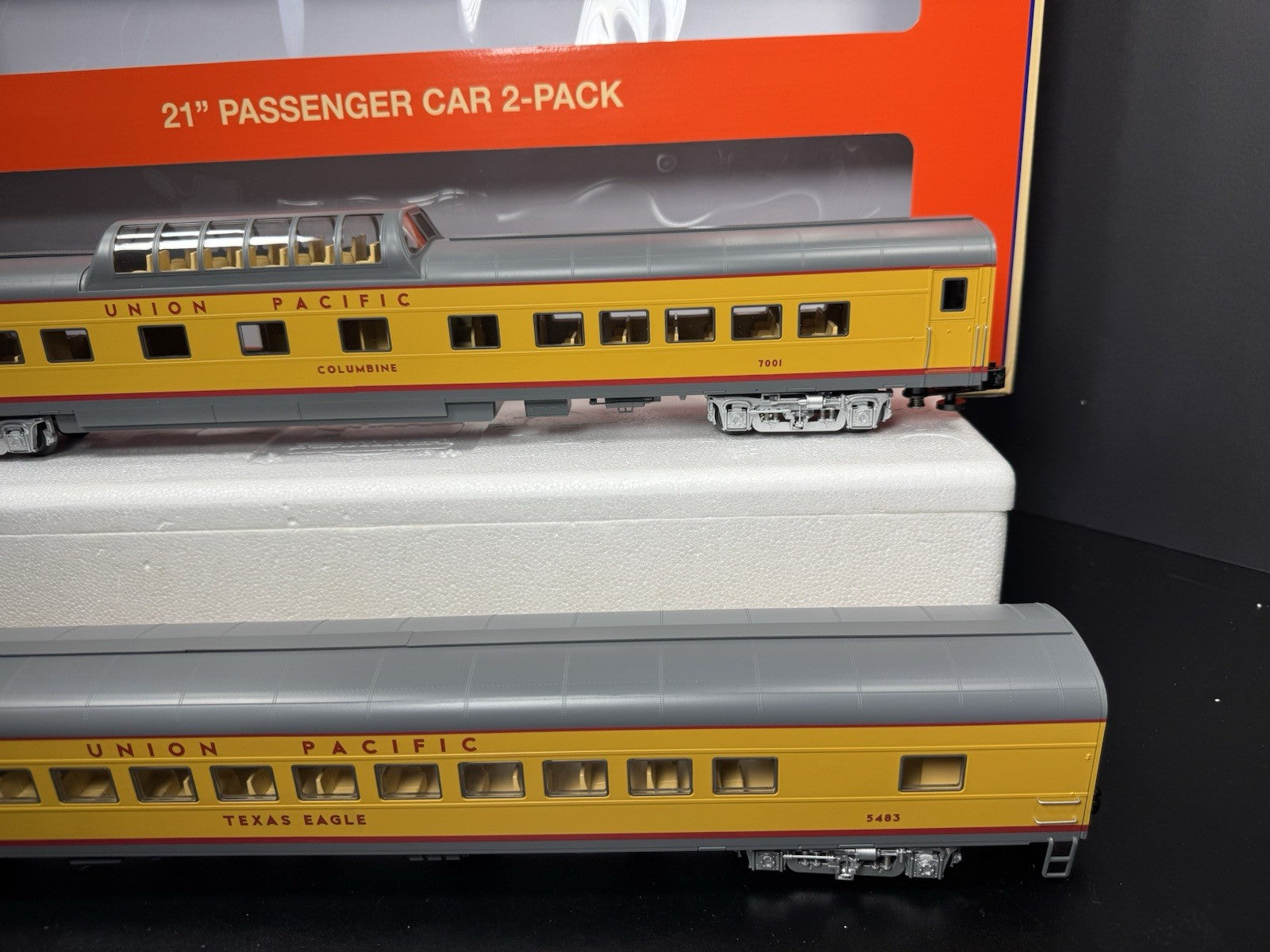 Lionel 1927050 Union Pacific UP 21" excursion 2-car expansion set LNIB3