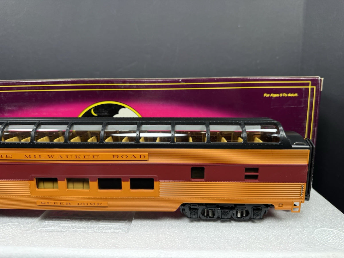 MTH 20-67025 Milwaukee Road 70' full-length vista dome passenger car LNIB3