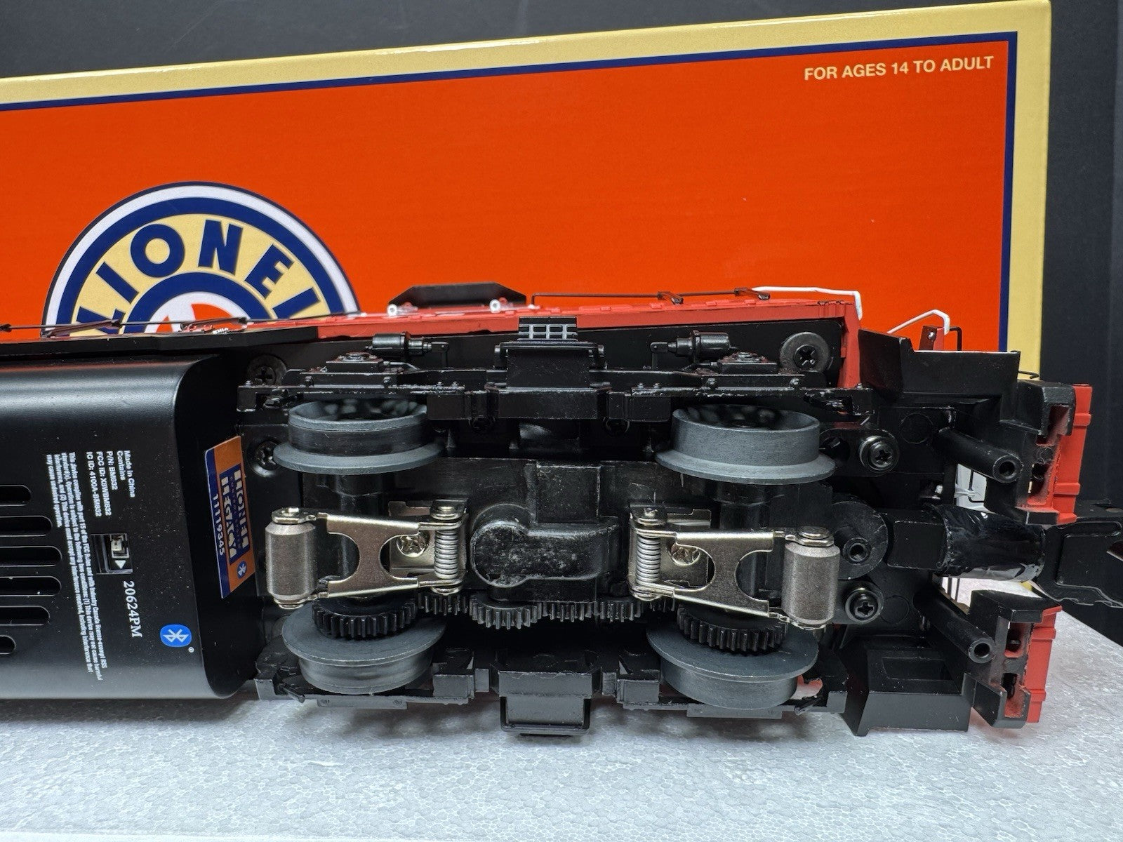 Lionel LEGACY 2433381 Minneapolis & St Louis GP9 diesel engine #702 LNIB12