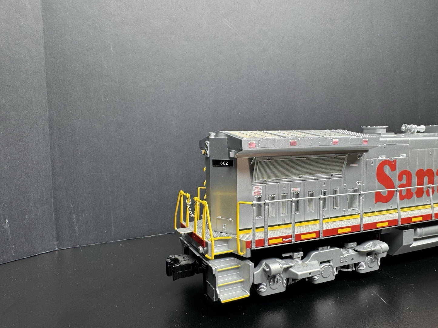 Lionel LEGACY 1933222 BNSF ATSF patch C44-9W diesel engine #662 EX4