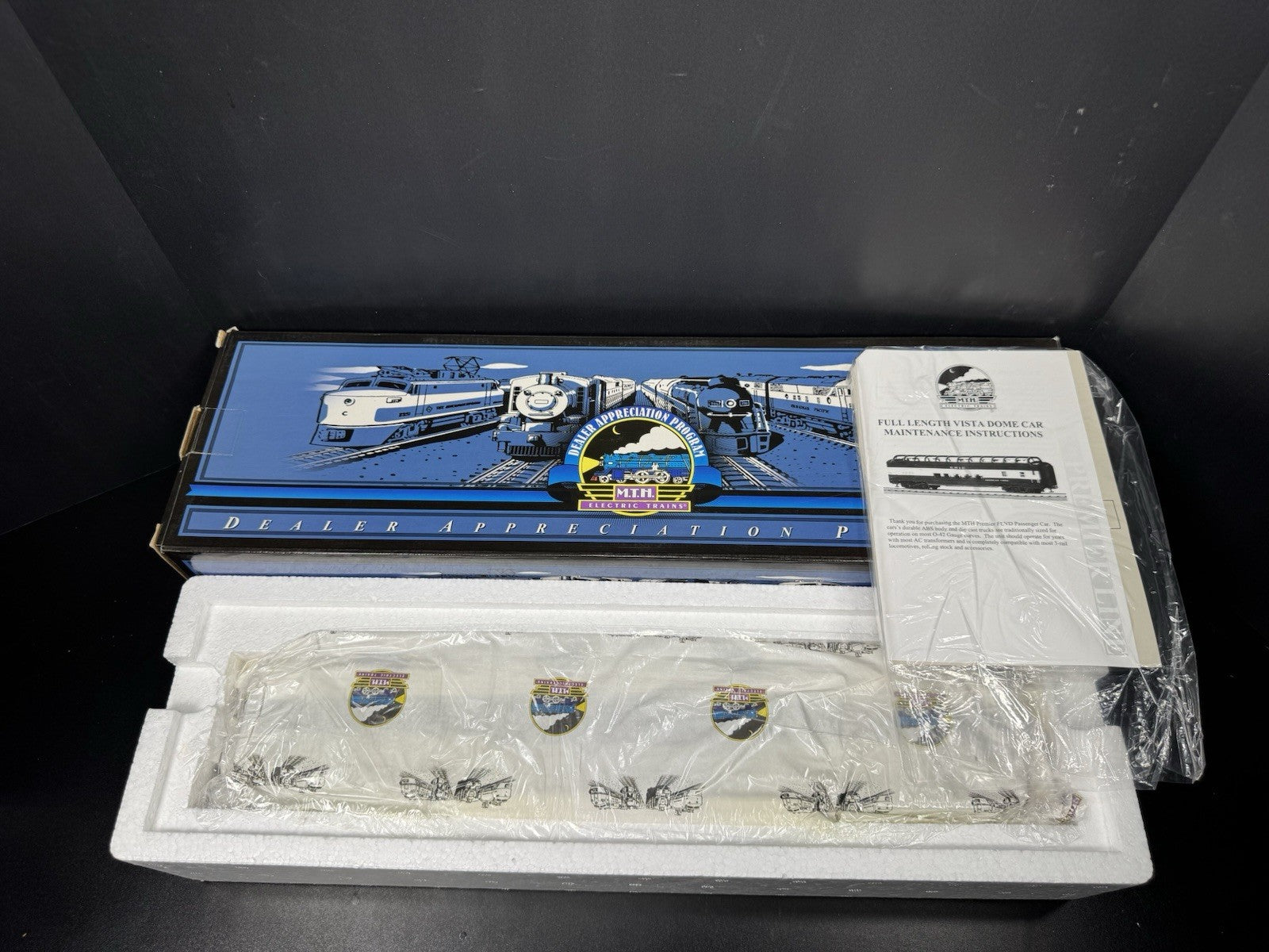 MTH 20-80004F BNSF 70' full-length vista dome passenger car #3602 LNIB9