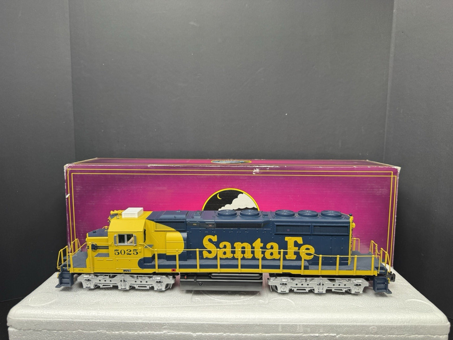 MTH 20-20245-1 Santa Fe SD40-2 diesel engine #5025 PS3 LNIB0