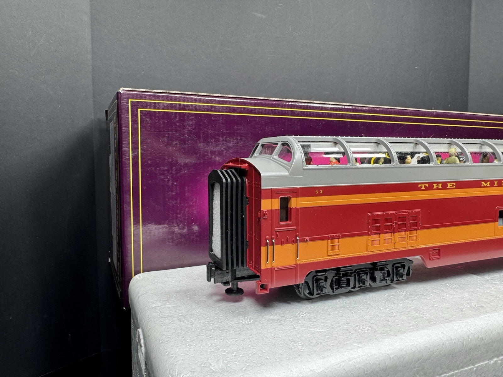 MTH 20-6752 Milwaukee Road 70' full-length vista dome passenger car #53 EX6