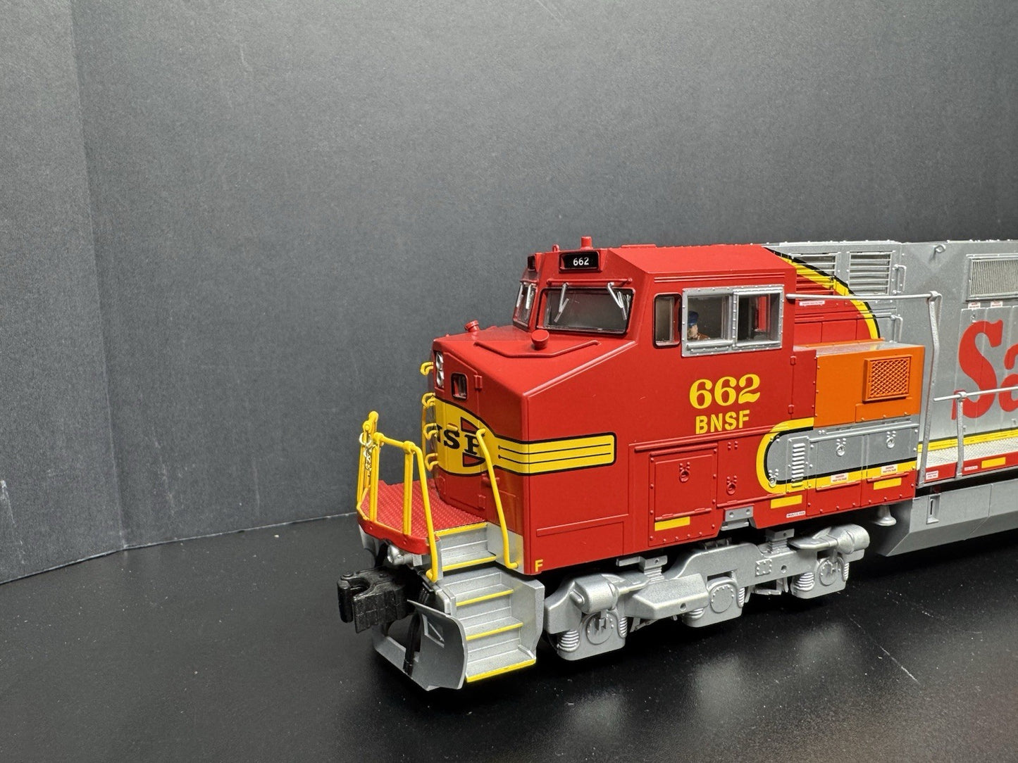 Lionel LEGACY 1933222 BNSF ATSF patch C44-9W diesel engine #662 EX6