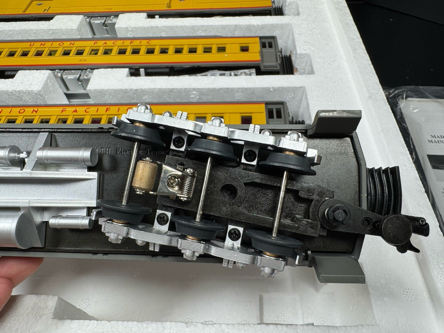 MTH Premier 0-4031 Union Pacific UP 70' Madison passenger 5-car set EX6