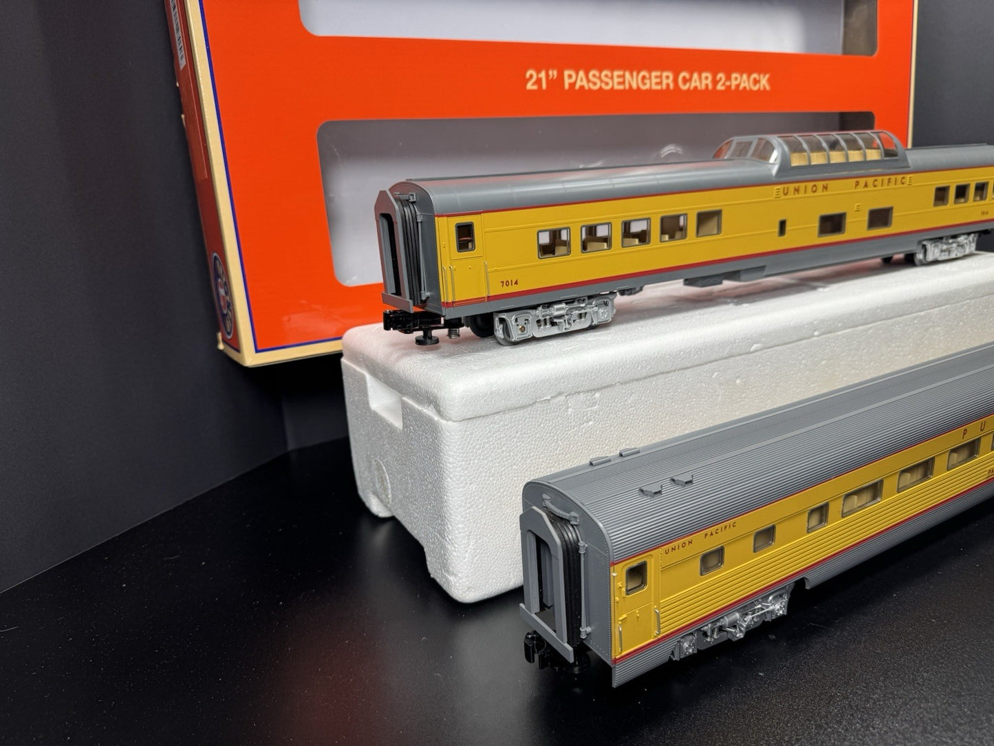 Lionel 1927070 Union Pacific UP 21" excursion 2-car expansion set LNIB6