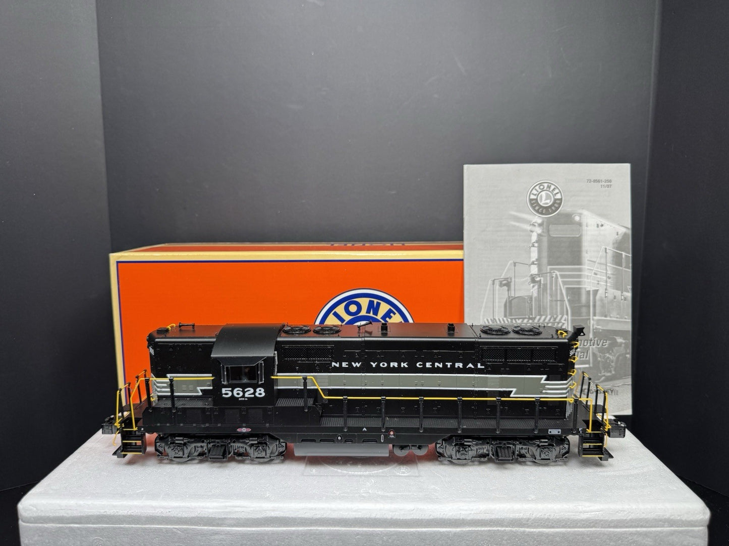 Lionel LEGACY 6-28561 New York Central NYC GP-7 diesel engine #5628 LNIB0