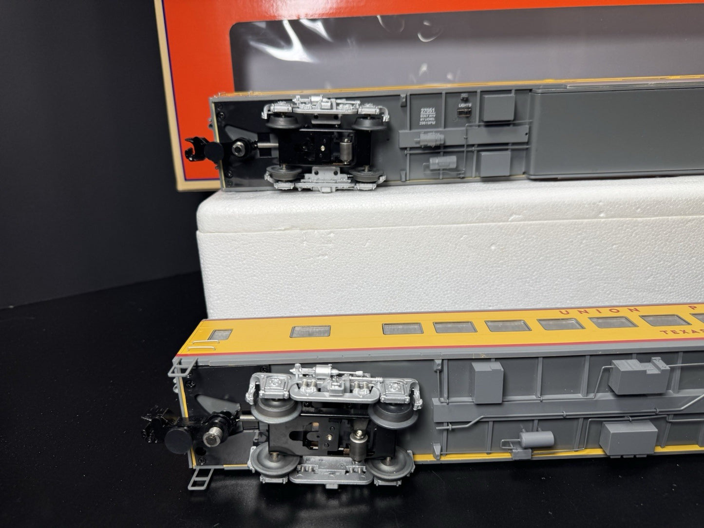 Lionel 1927050 Union Pacific UP 21" excursion 2-car expansion set LNIB11
