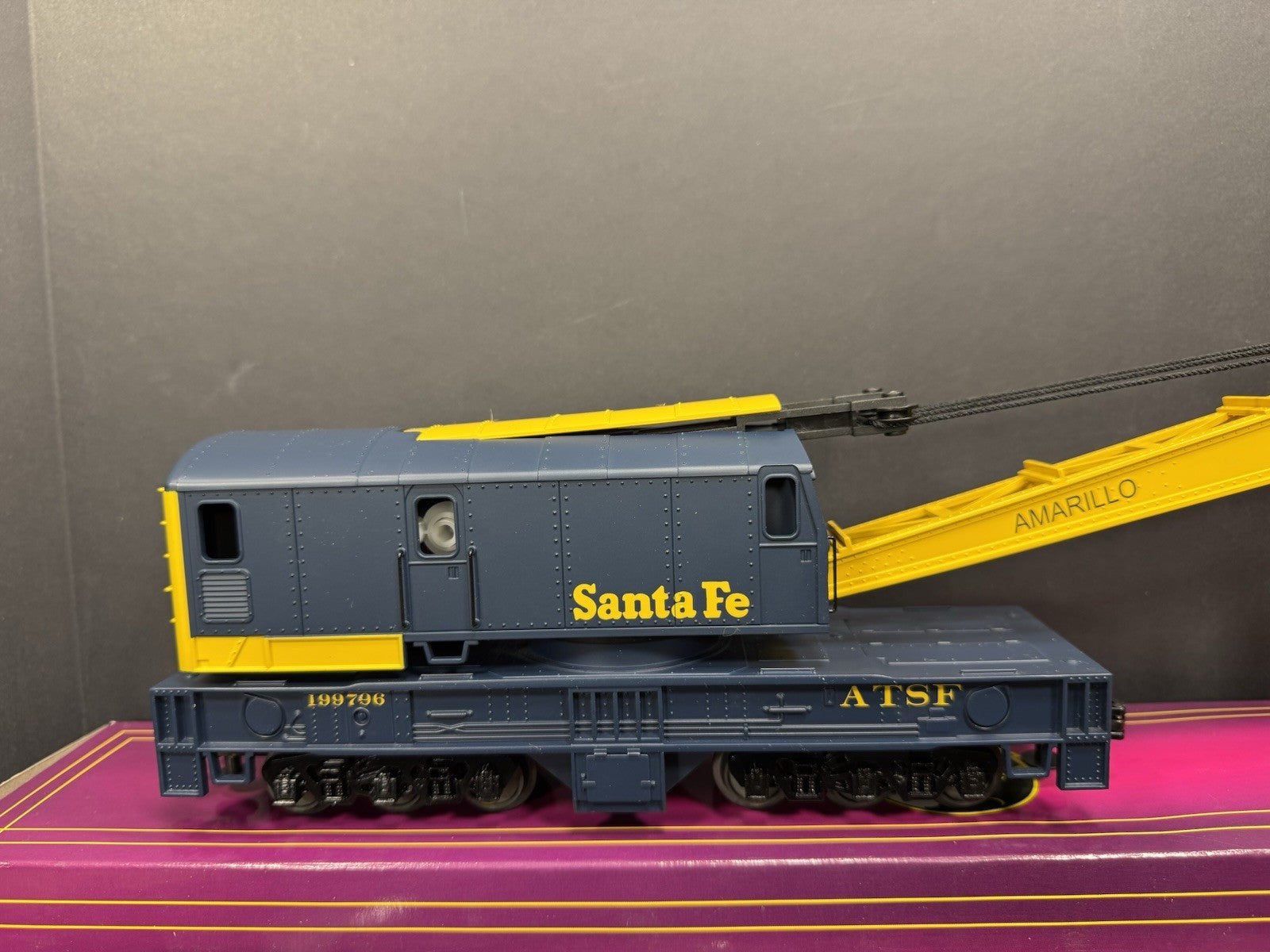 MTH 2098237 2098239 Santa Fe SF operating crane & boom tender set LNIB8