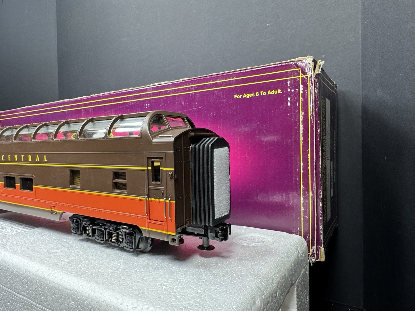 MTH 20-67033 Illinois Central IC 70' full-length vista dome passenger car LNIB4