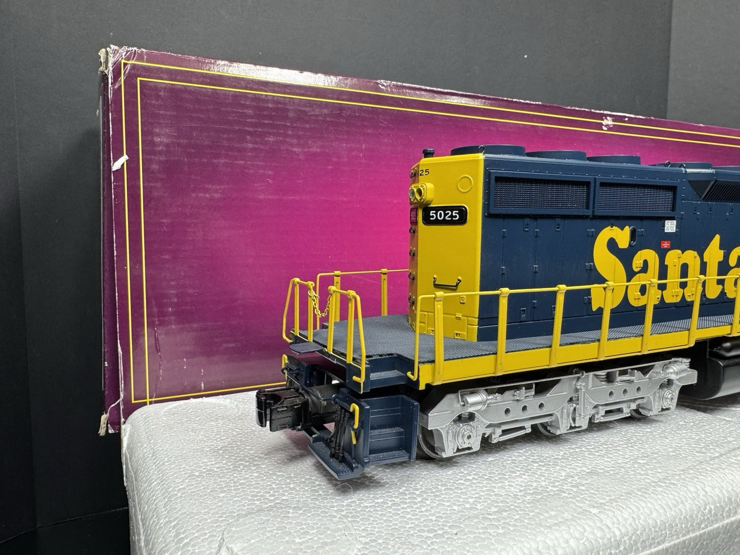 MTH 20-20245-1 Santa Fe SD40-2 diesel engine #5025 PS3 LNIB6