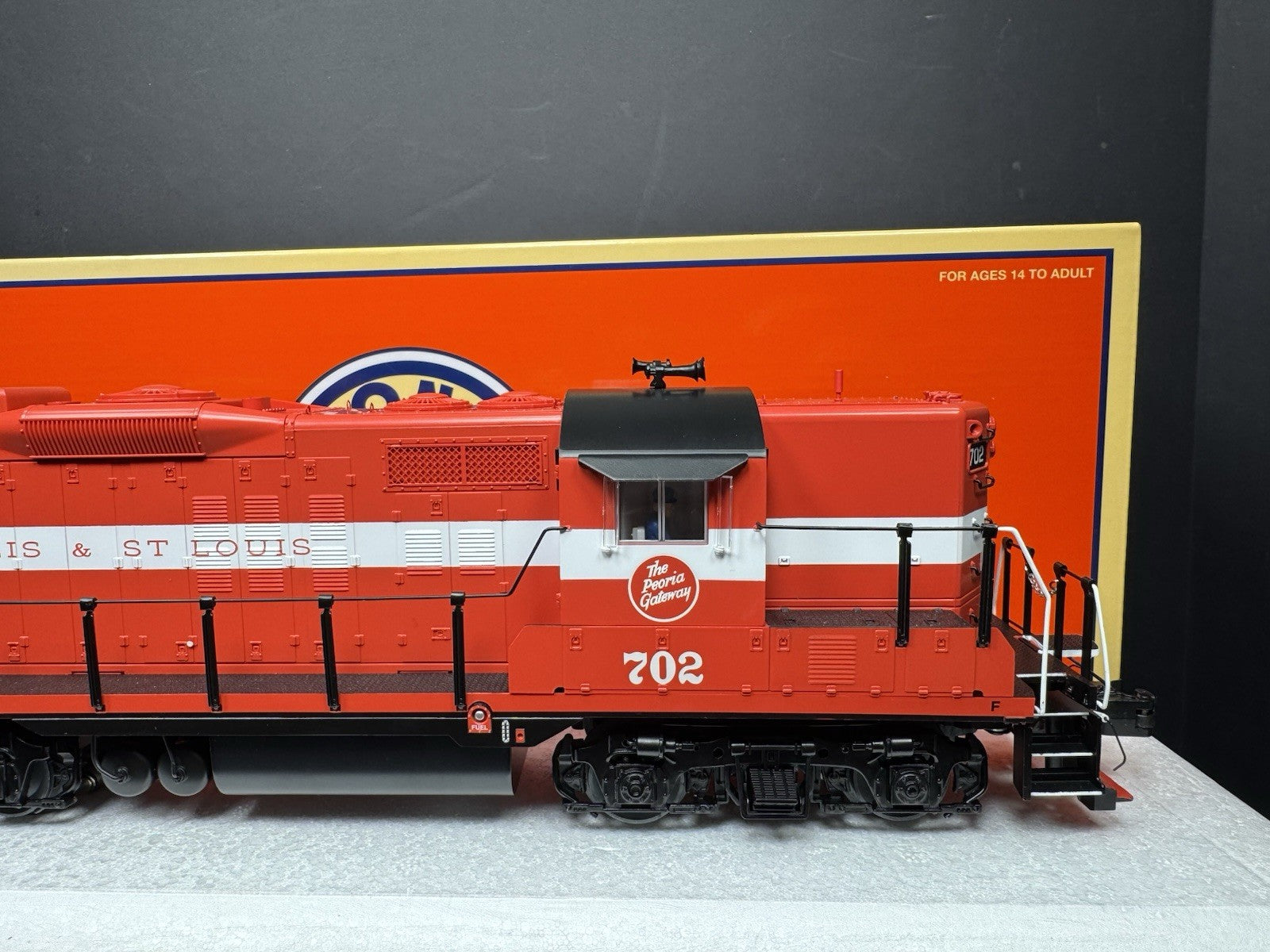 Lionel LEGACY 2433381 Minneapolis & St Louis GP9 diesel engine #702 LNIB8