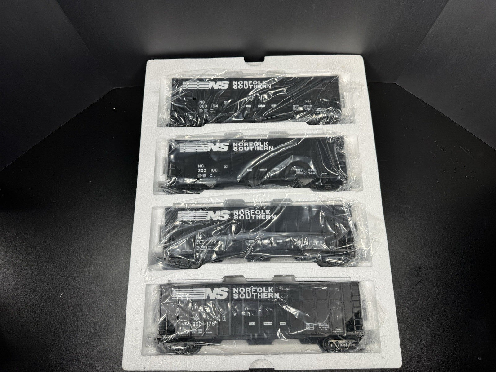 MTH 20-97068 Norfolk Southern NS coke hopper 4-car set LNIB1