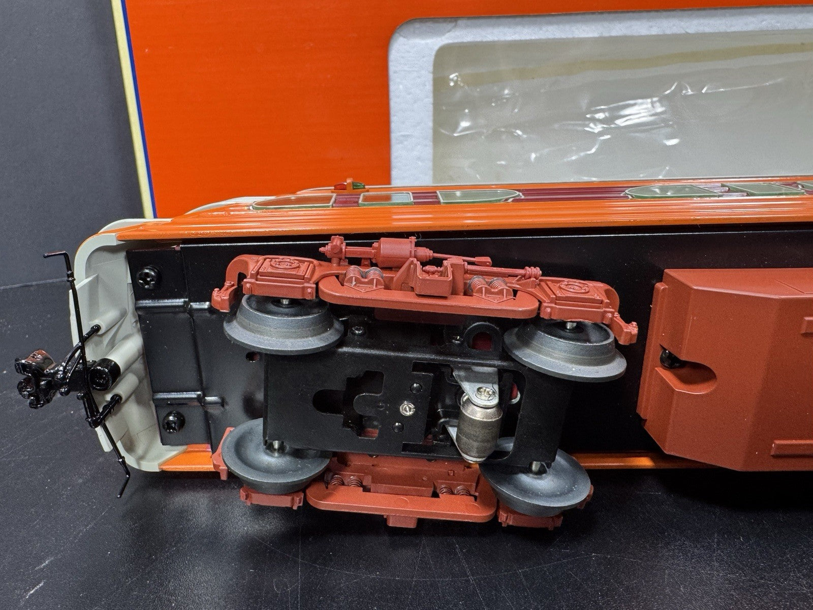 Lionel 6-29191 Milwaukee Road Hiawatha beaver tail 18" passenger 4-car set LNIB10