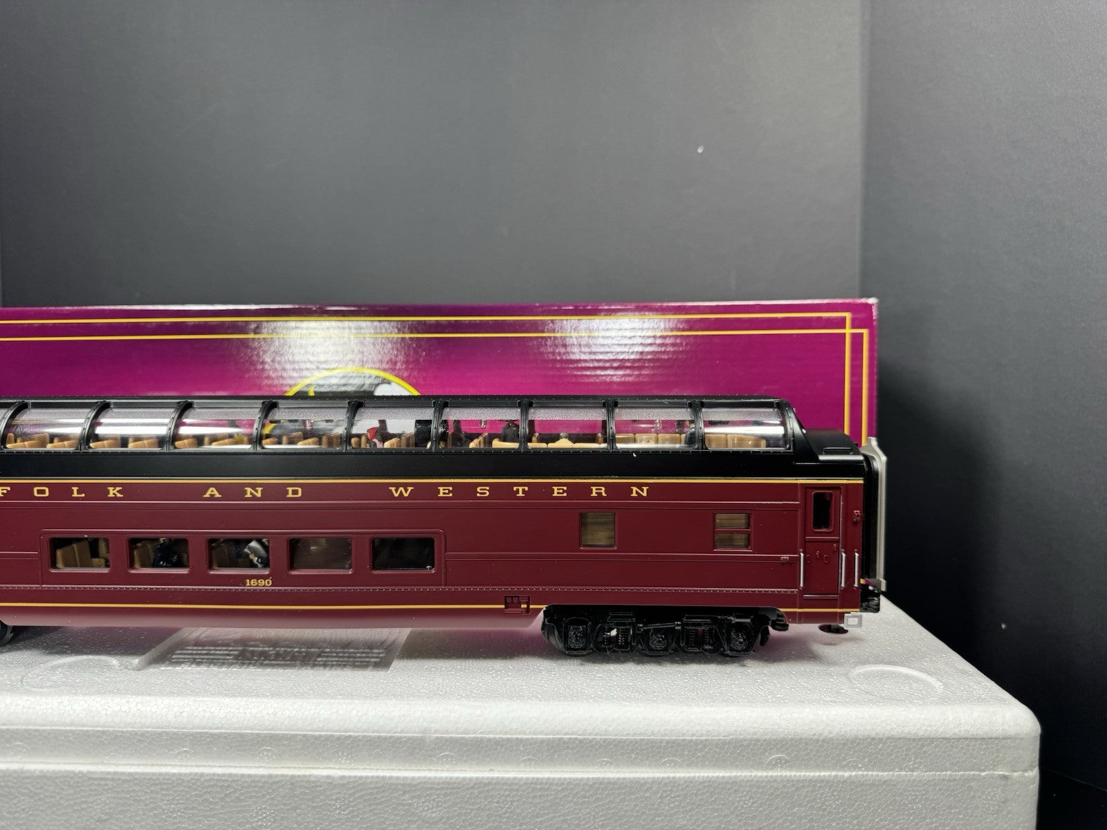MTH 20-64176 Norfolk & Western N&W 70' full-length vista dome passenger car LNIB8