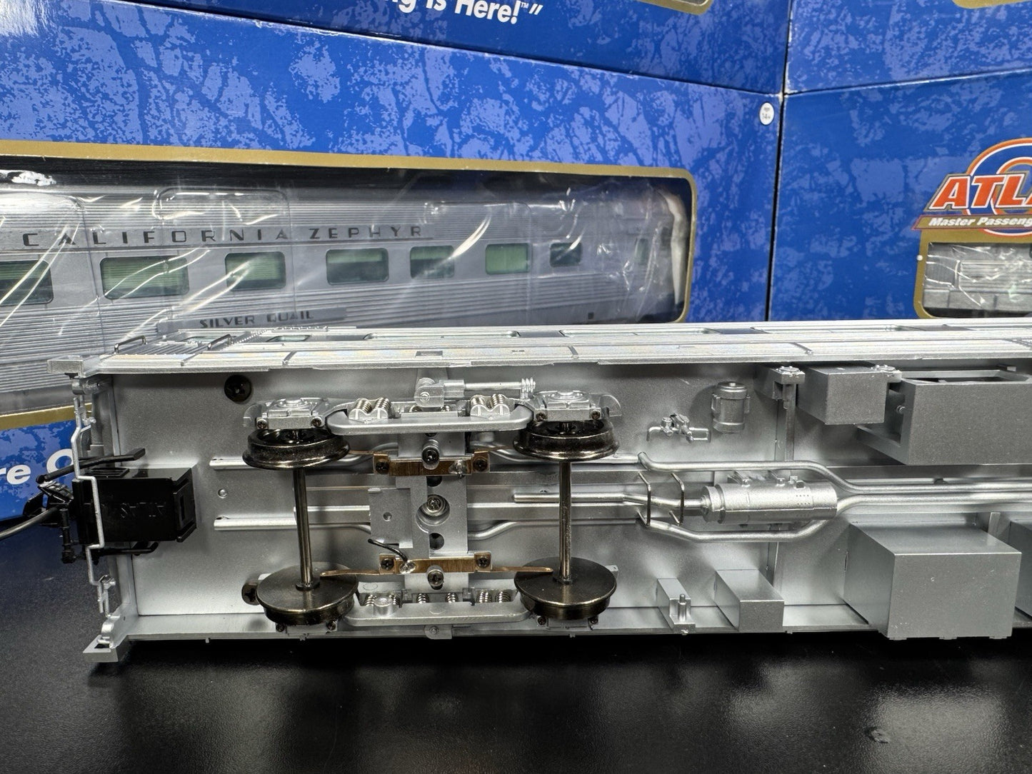 Atlas O 2-rail CB&Q California Zephyr 21" passenger 8-car set LNIB12