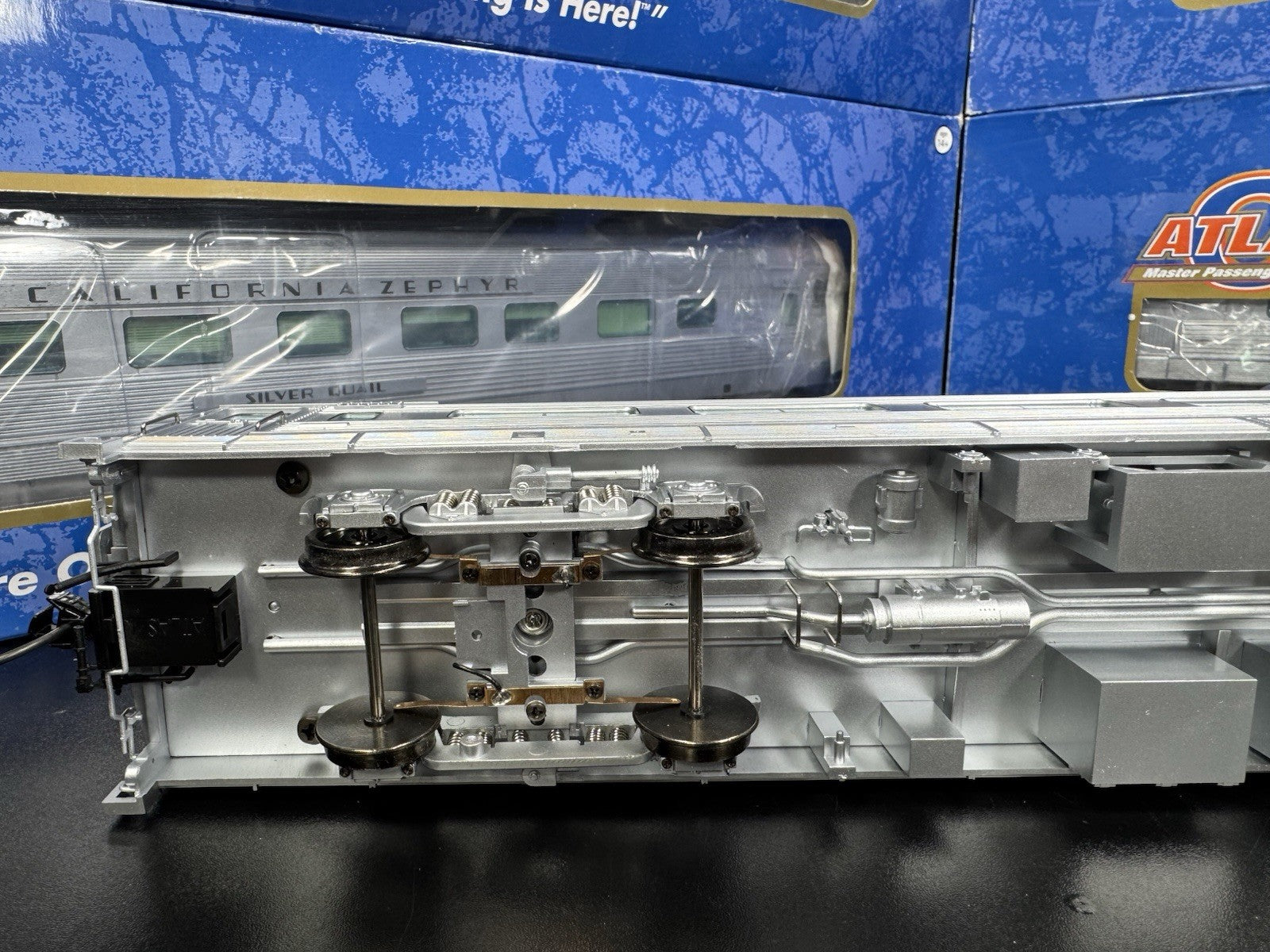 Atlas O 2-rail CB&Q California Zephyr 21" passenger 8-car set LNIB12