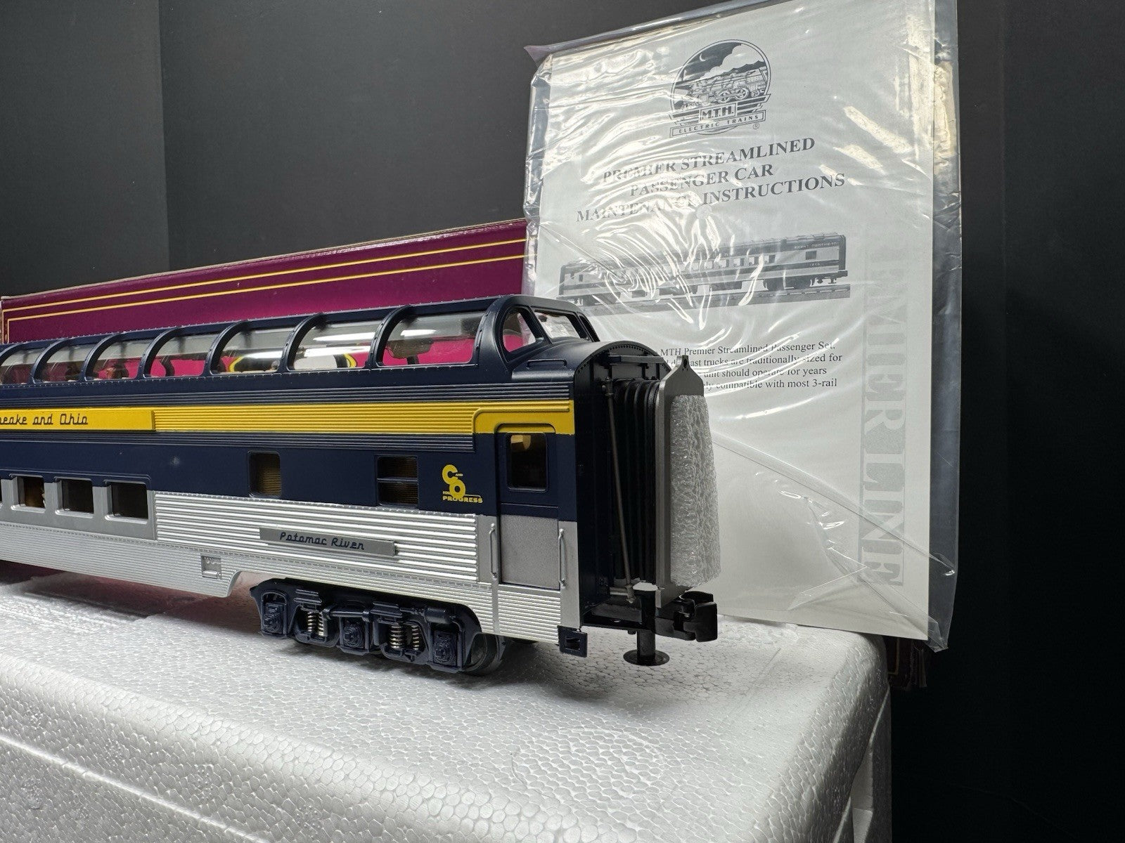 MTH 20-67073 Chesapeake & Ohio C&O 70' full-length vista dome passenger car LNIB3