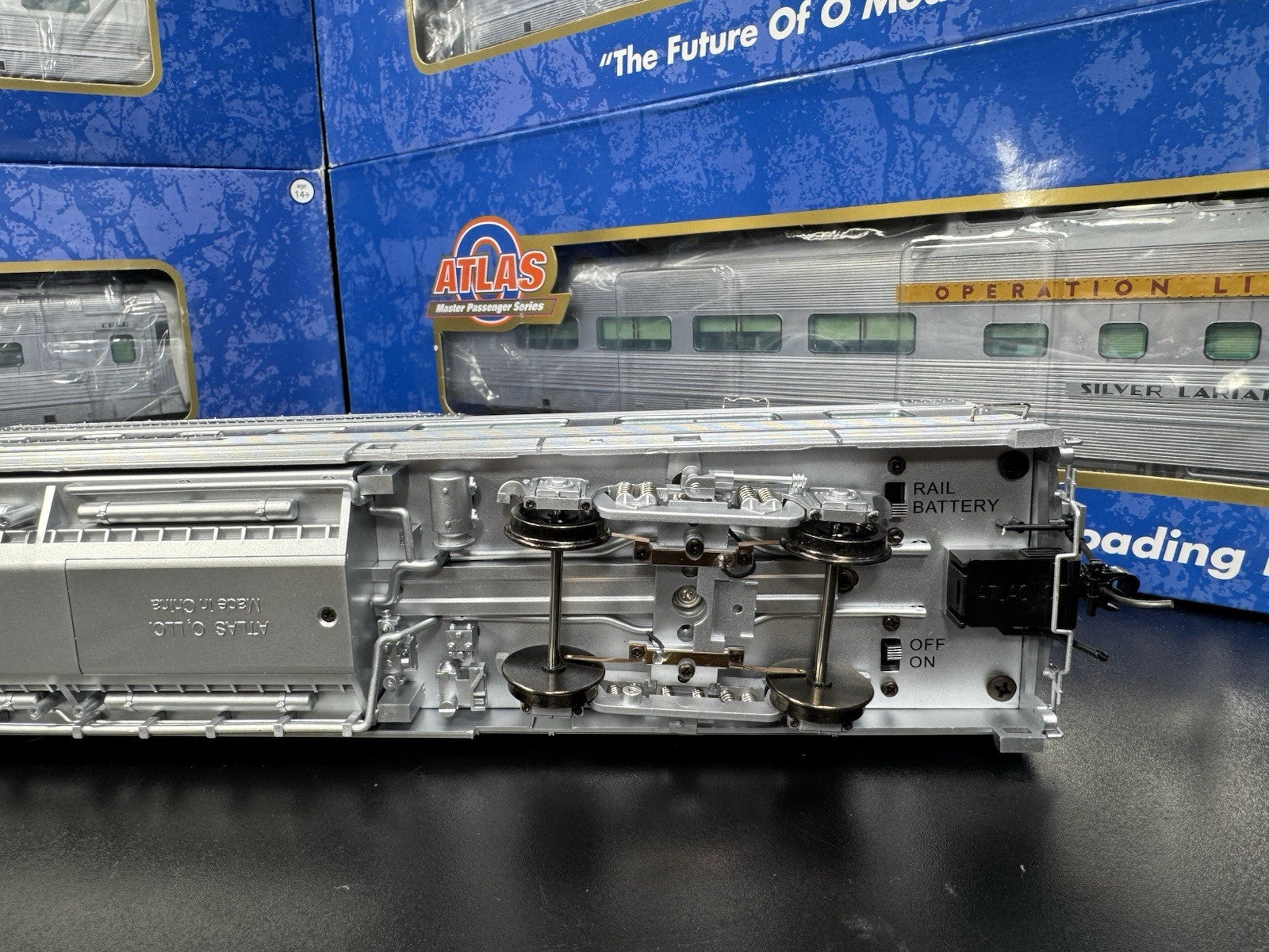 Atlas O 2-rail CB&Q California Zephyr 21" passenger 8-car set LNIB13