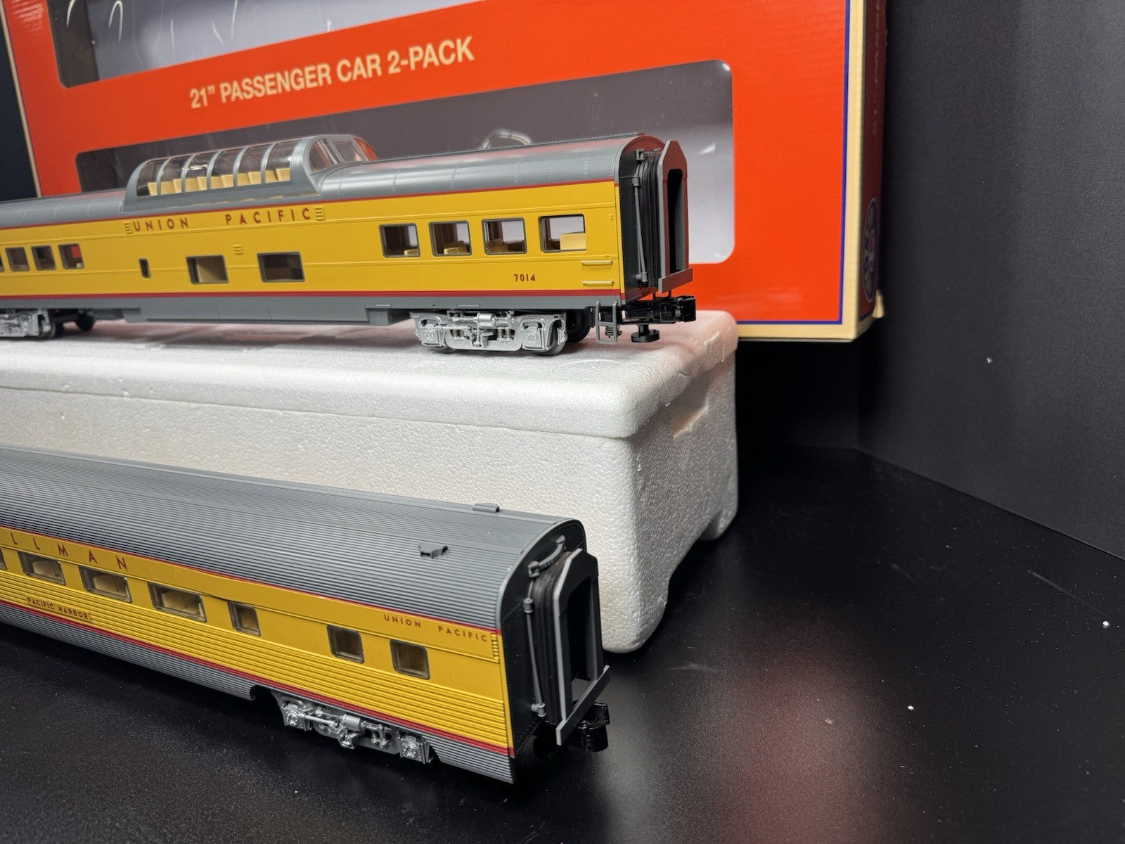Lionel 1927070 Union Pacific UP 21" excursion 2-car expansion set LNIB9