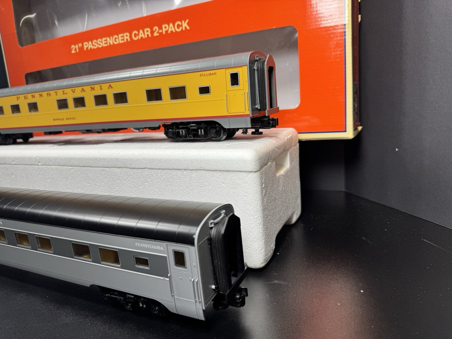 Lionel 2027500 Union Pacific UP Pennsylvania PRR 21" passenger car 2-pack LNIB9