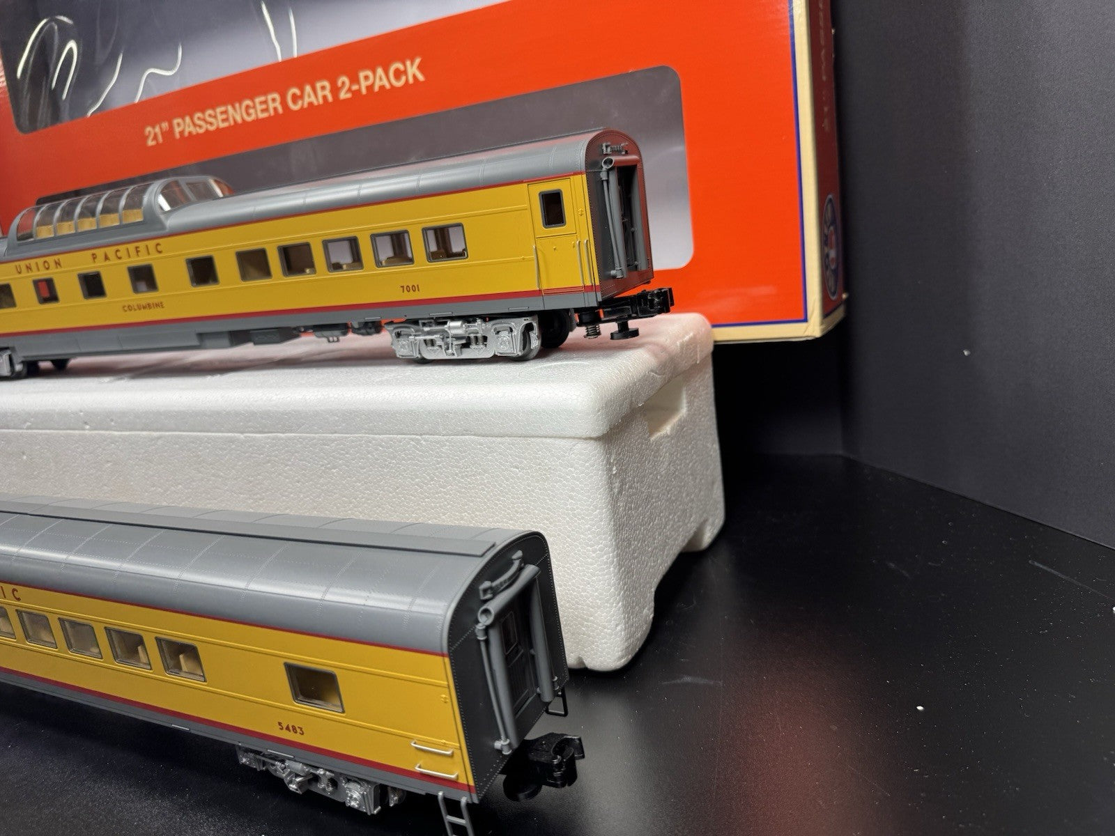 Lionel 1927050 Union Pacific UP 21" excursion 2-car expansion set LNIB4