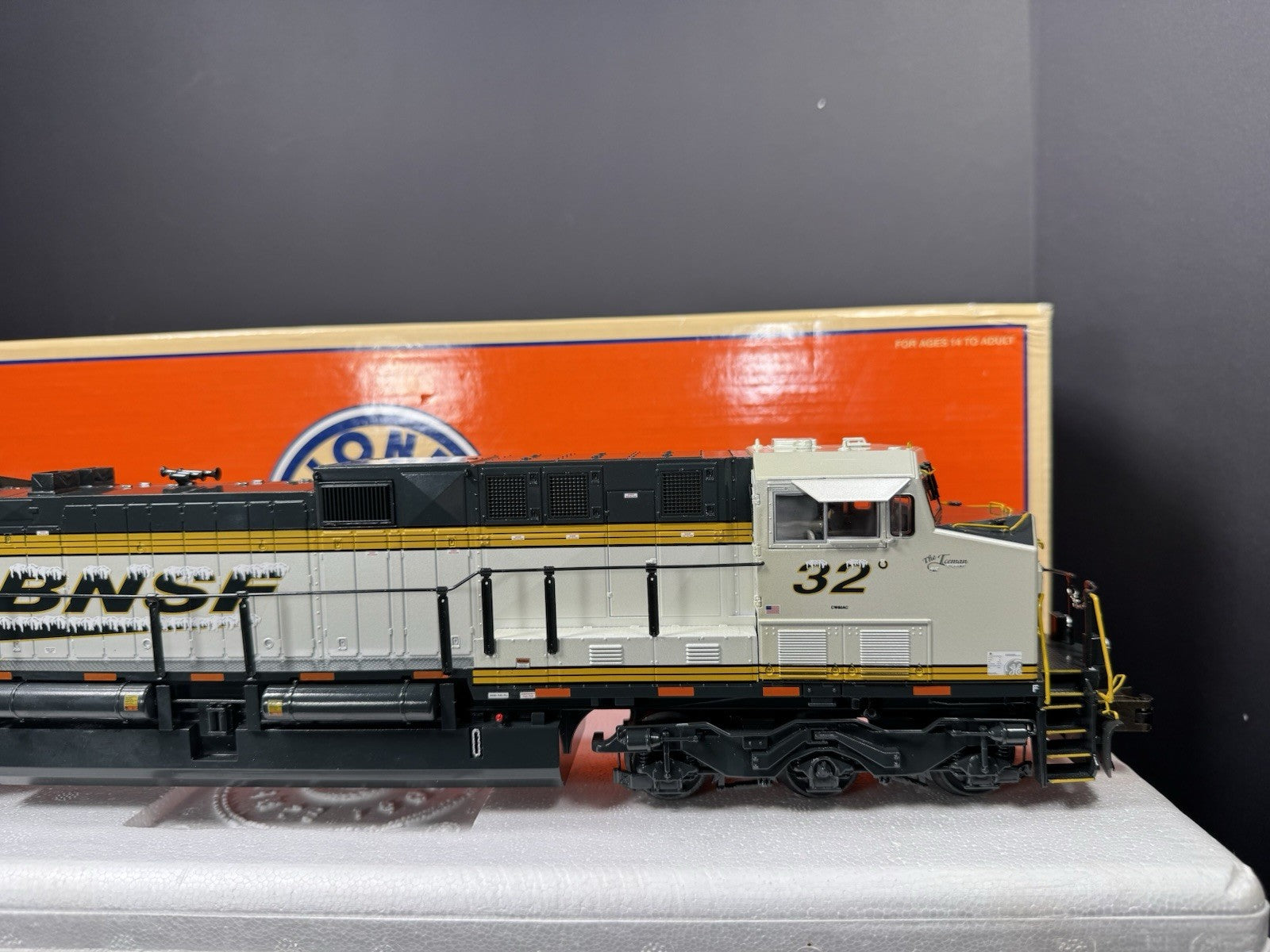 Lionel LEGACY 6-31783 BNSF Ice Cold Express AC6000 diesel engine #32 EX8