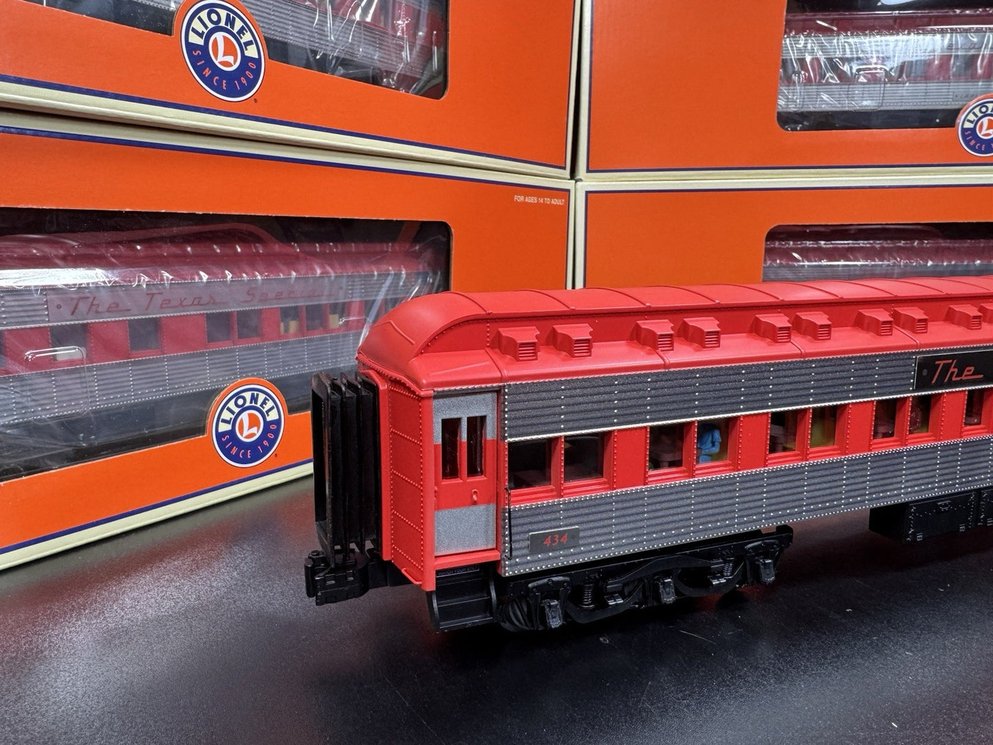 Lionel 2127530 2127540 2127550 2127560 TX Special 18" passenger 7-car set LNIB2
