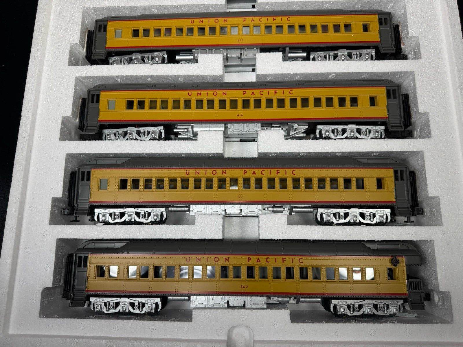MTH Premier 0-4031 Union Pacific UP 70' Madison passenger 5-car set EX2