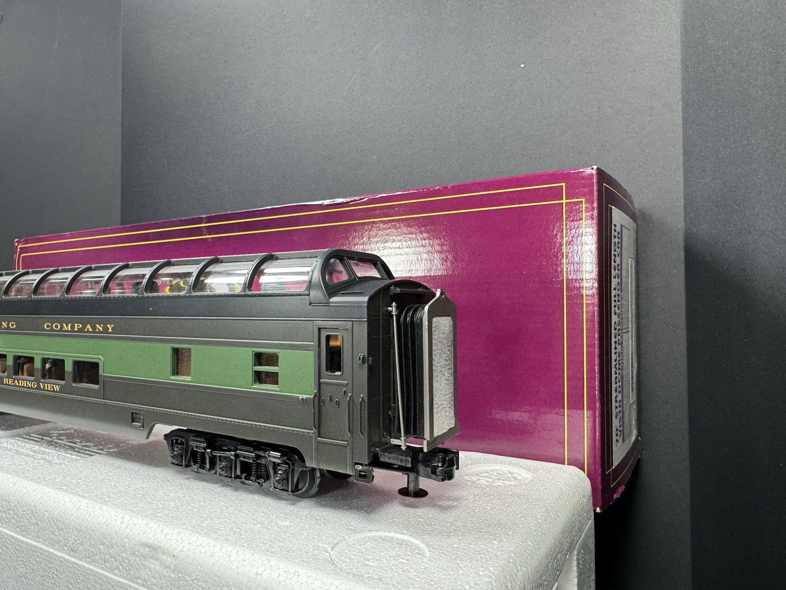 MTH 20-64211 Reading 70' streamlined full-length vista dome passenger car LNIB9