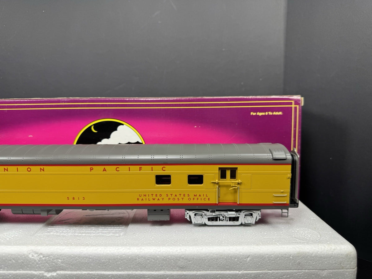MTH 20-6853 Union Pacific UP 70' streamlined RPO passenger car #5813 EX8