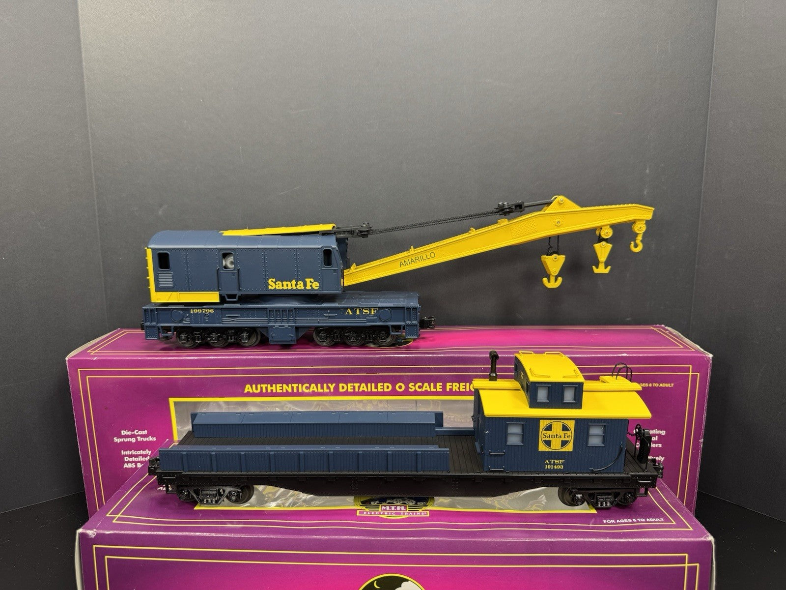 MTH 2098237 2098239 Santa Fe SF operating crane & boom tender set LNIB6