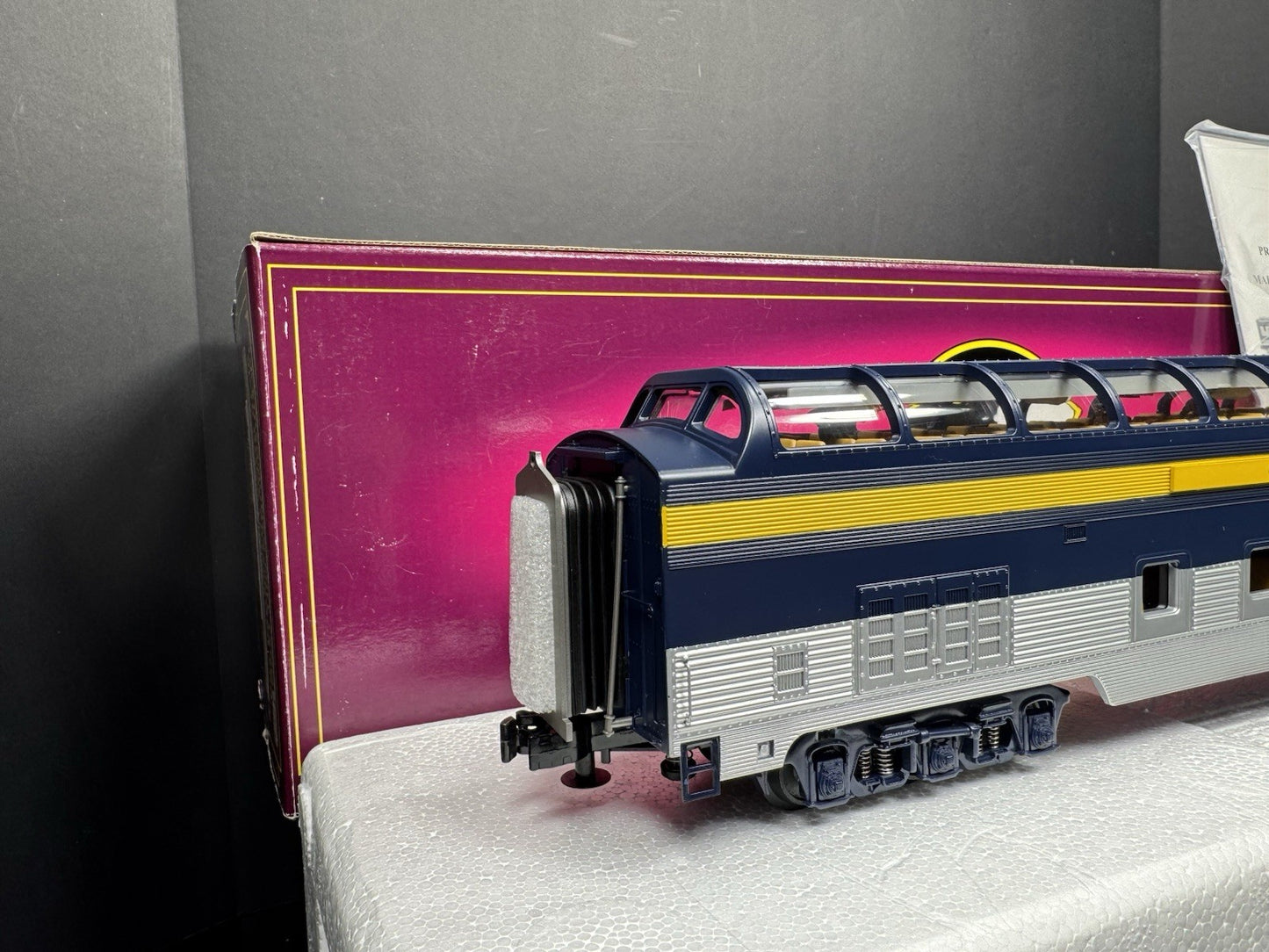 MTH 20-67073 Chesapeake & Ohio C&O 70' full-length vista dome passenger car LNIB1
