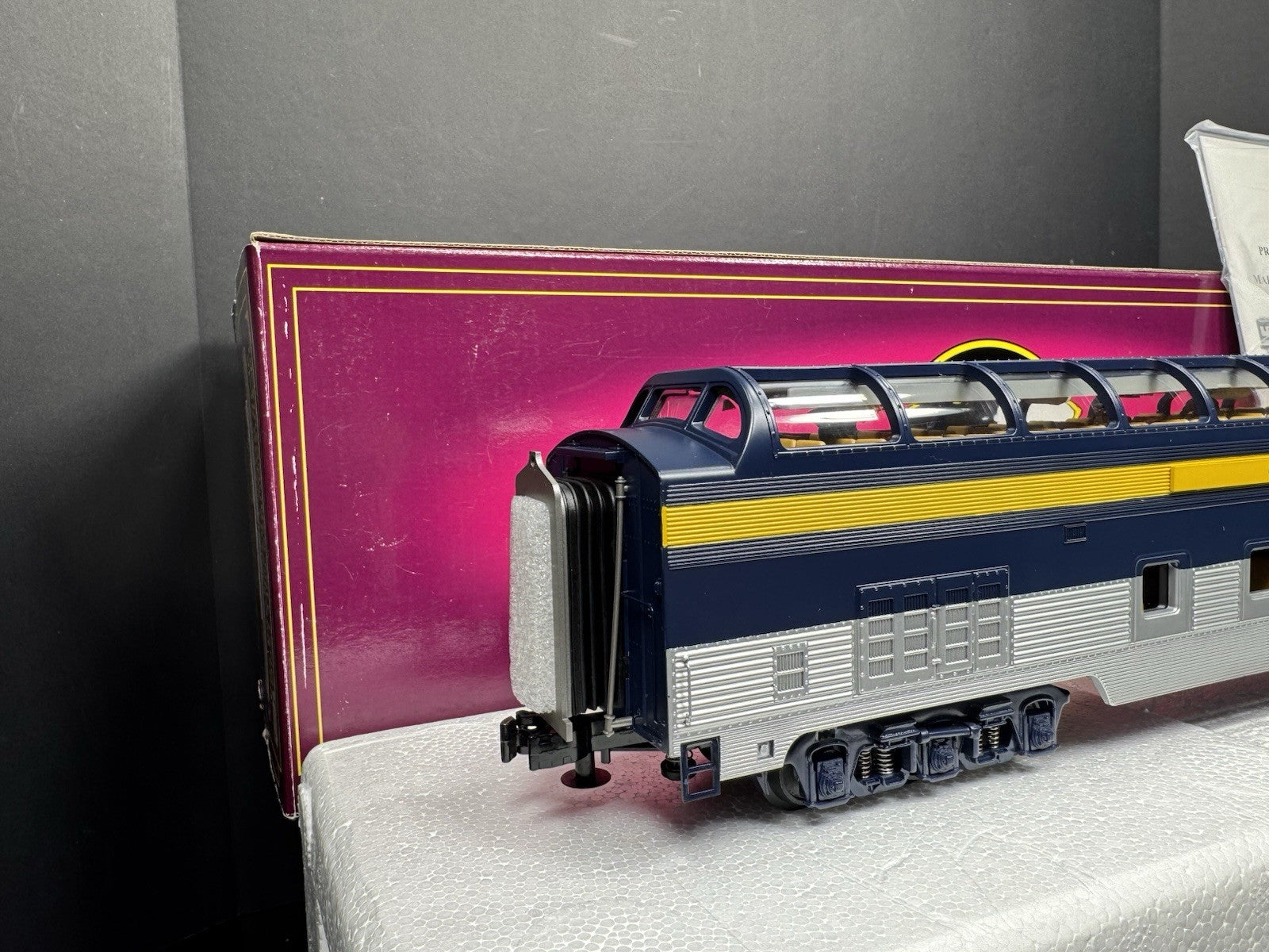 MTH 20-67073 Chesapeake & Ohio C&O 70' full-length vista dome passenger car LNIB1