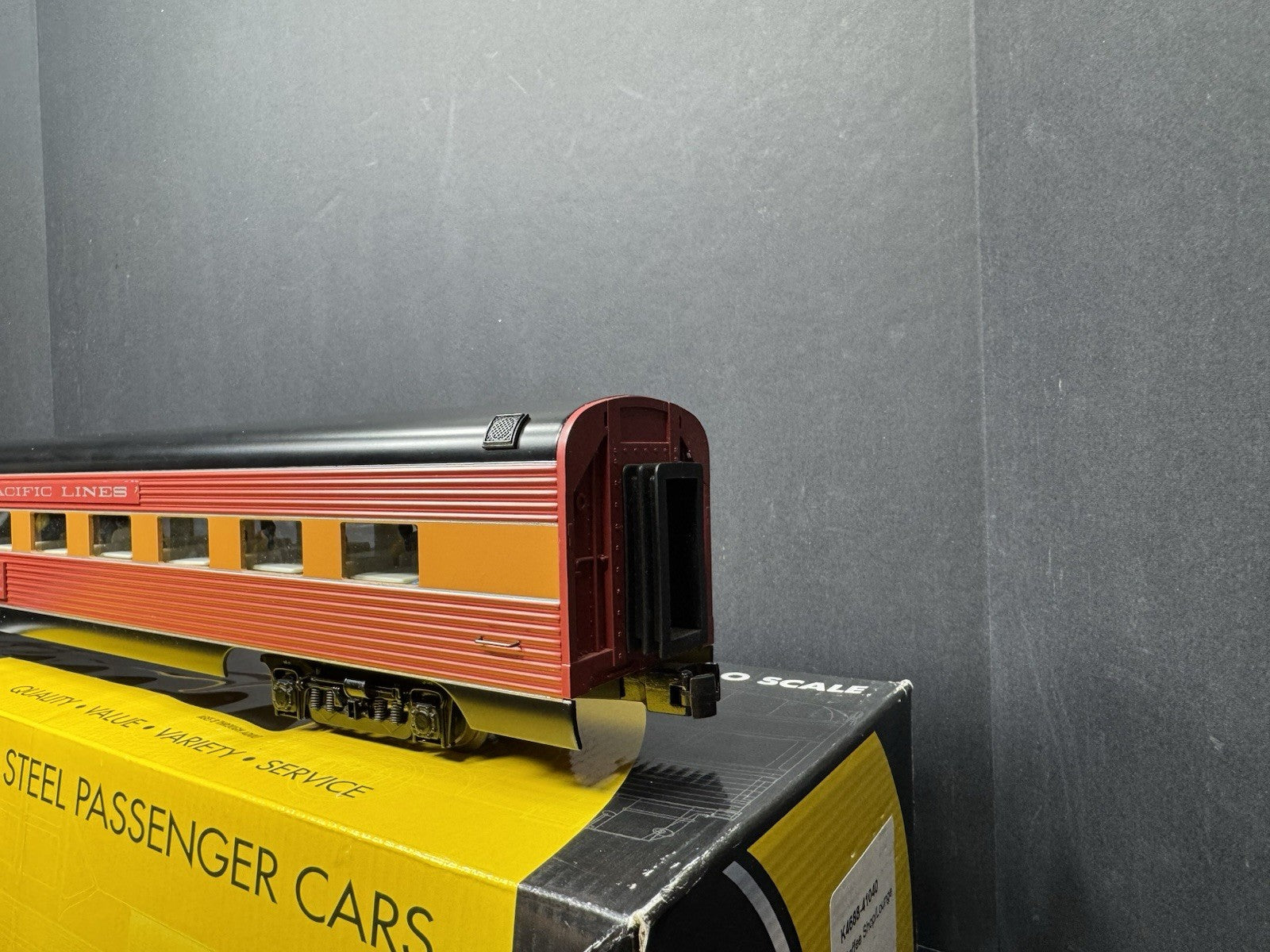 K-Line K4688-41040 Southern Pacific 21" aluminum coffee lounge car #10400 LNIB4