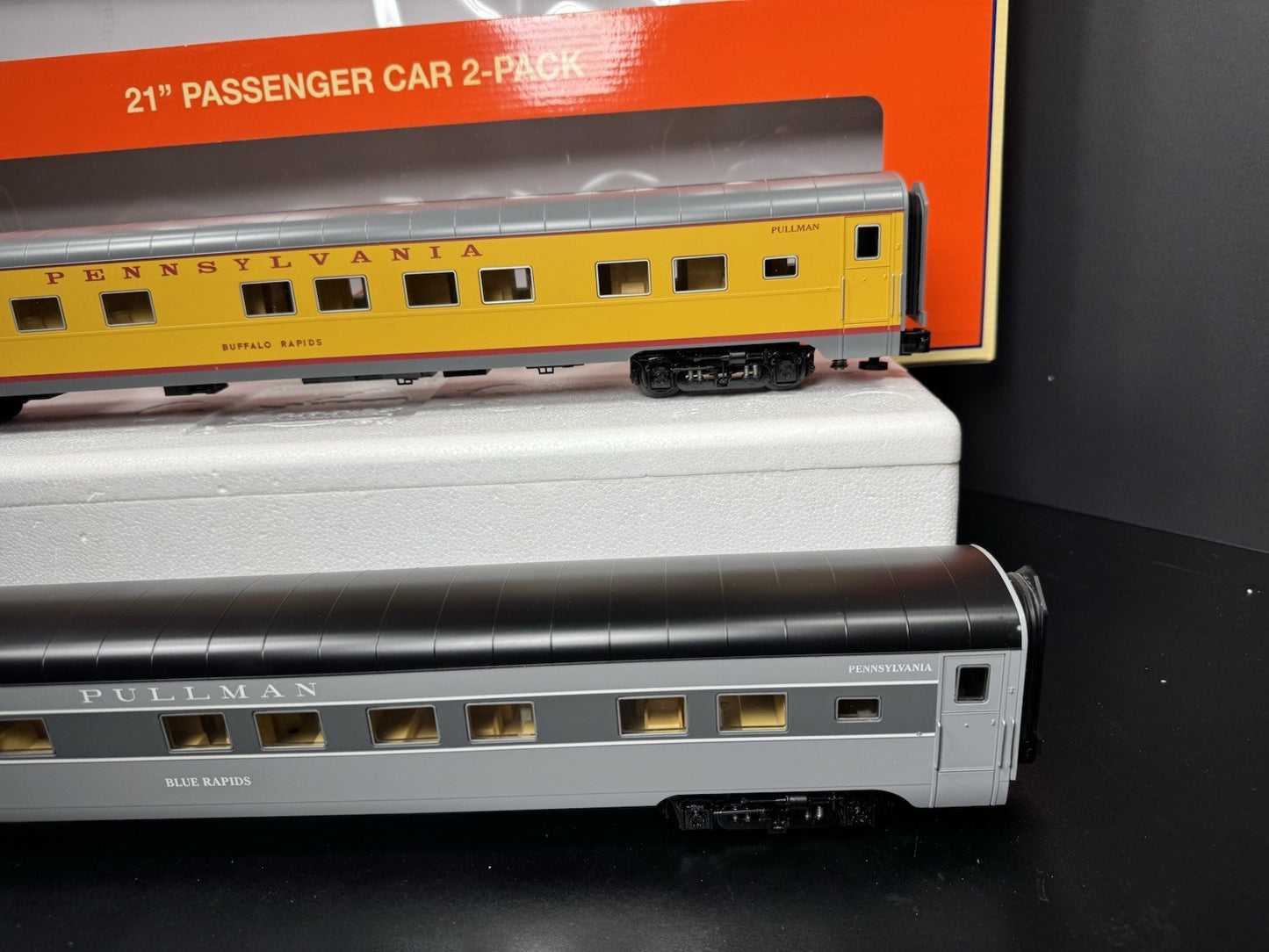 Lionel 2027500 Union Pacific UP Pennsylvania PRR 21" passenger car 2-pack LNIB8