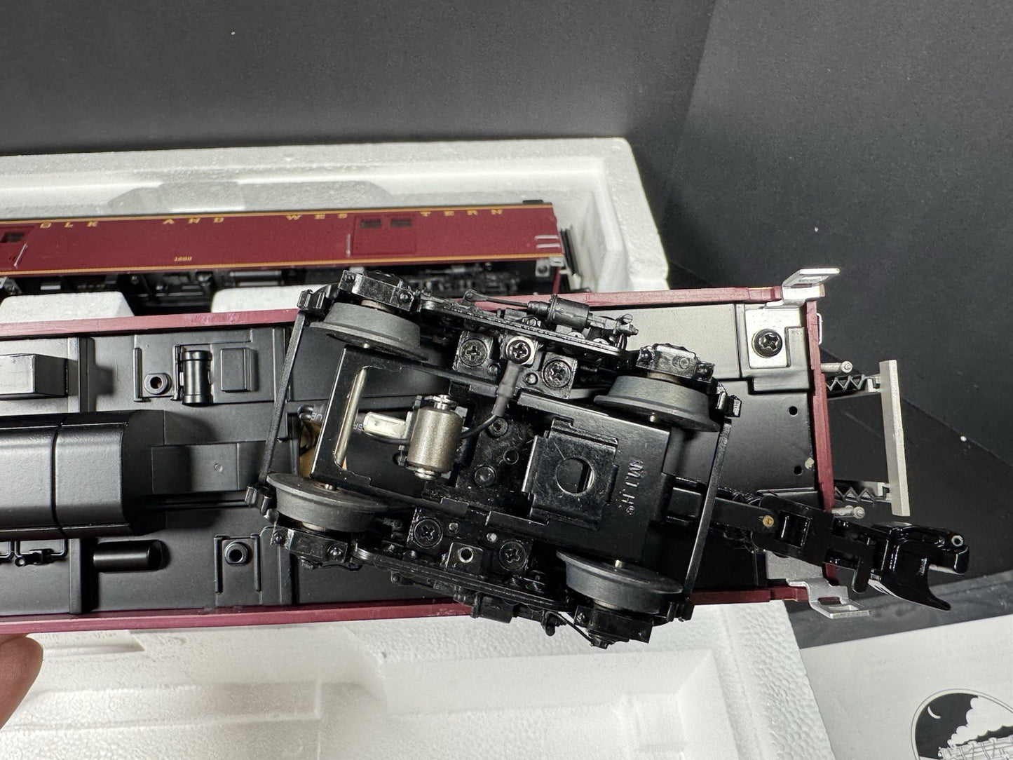 MTH 20-64173 Norfolk & Western N&W 70' streamlined passenger 4-car set LNIB6