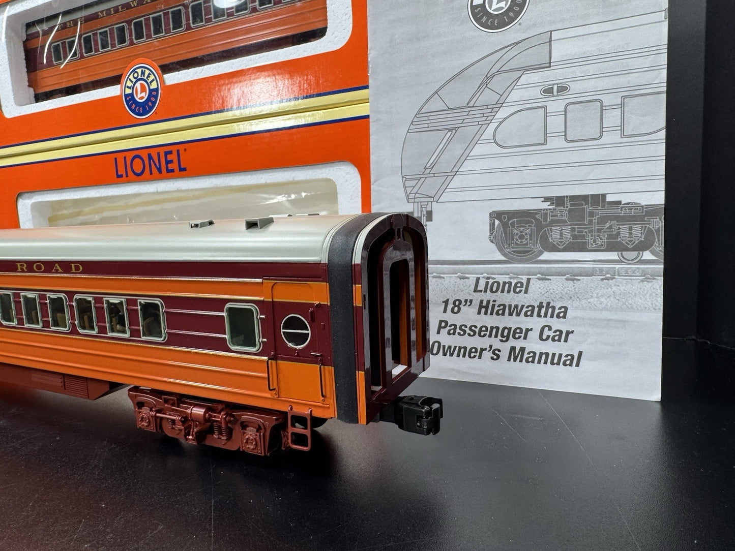 Lionel 6-29191 Milwaukee Road Hiawatha beaver tail 18" passenger 4-car set LNIB8