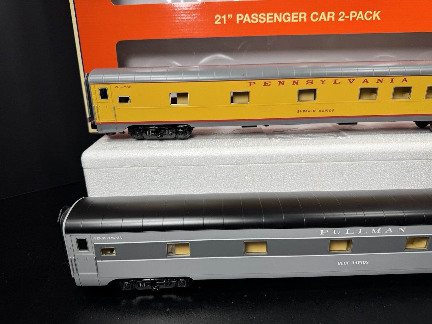 Lionel 2027500 Union Pacific UP Pennsylvania PRR 21" passenger car 2-pack LNIB2