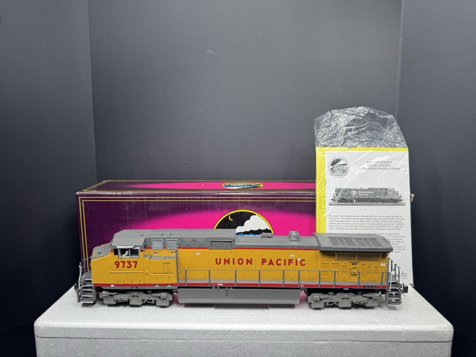 MTH 20-2270-1 Union Pacific UP Dash-9 diesel engine #9737 PS2 BCR LNIB0