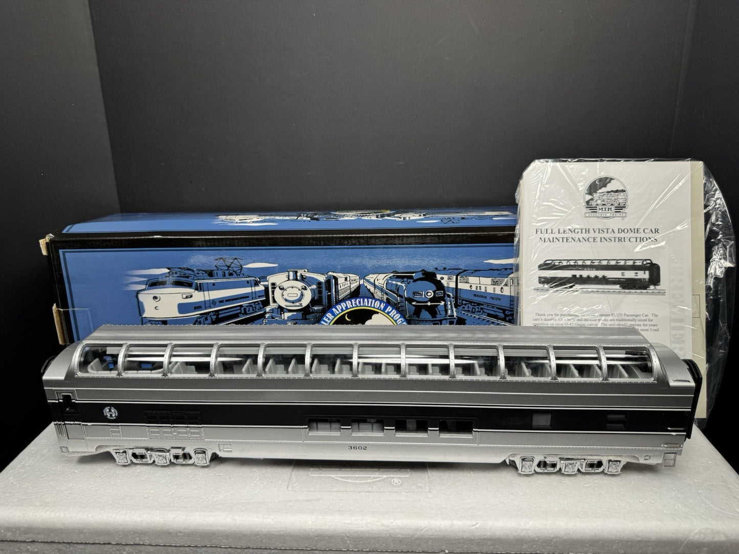 MTH 20-80004F BNSF 70' full-length vista dome passenger car #3602 LNIB6