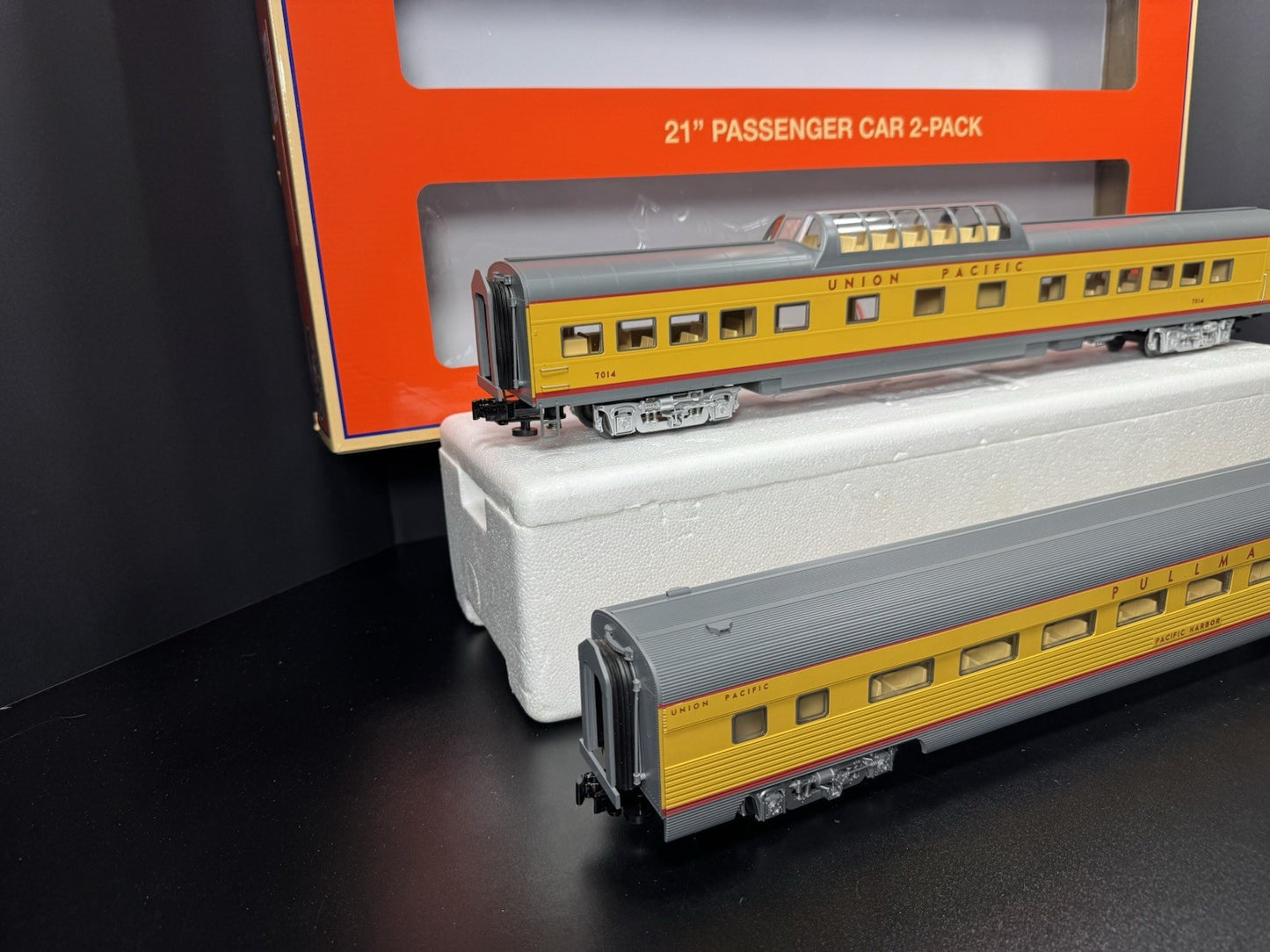 Lionel 1927070 Union Pacific UP 21" excursion 2-car expansion set LNIB1